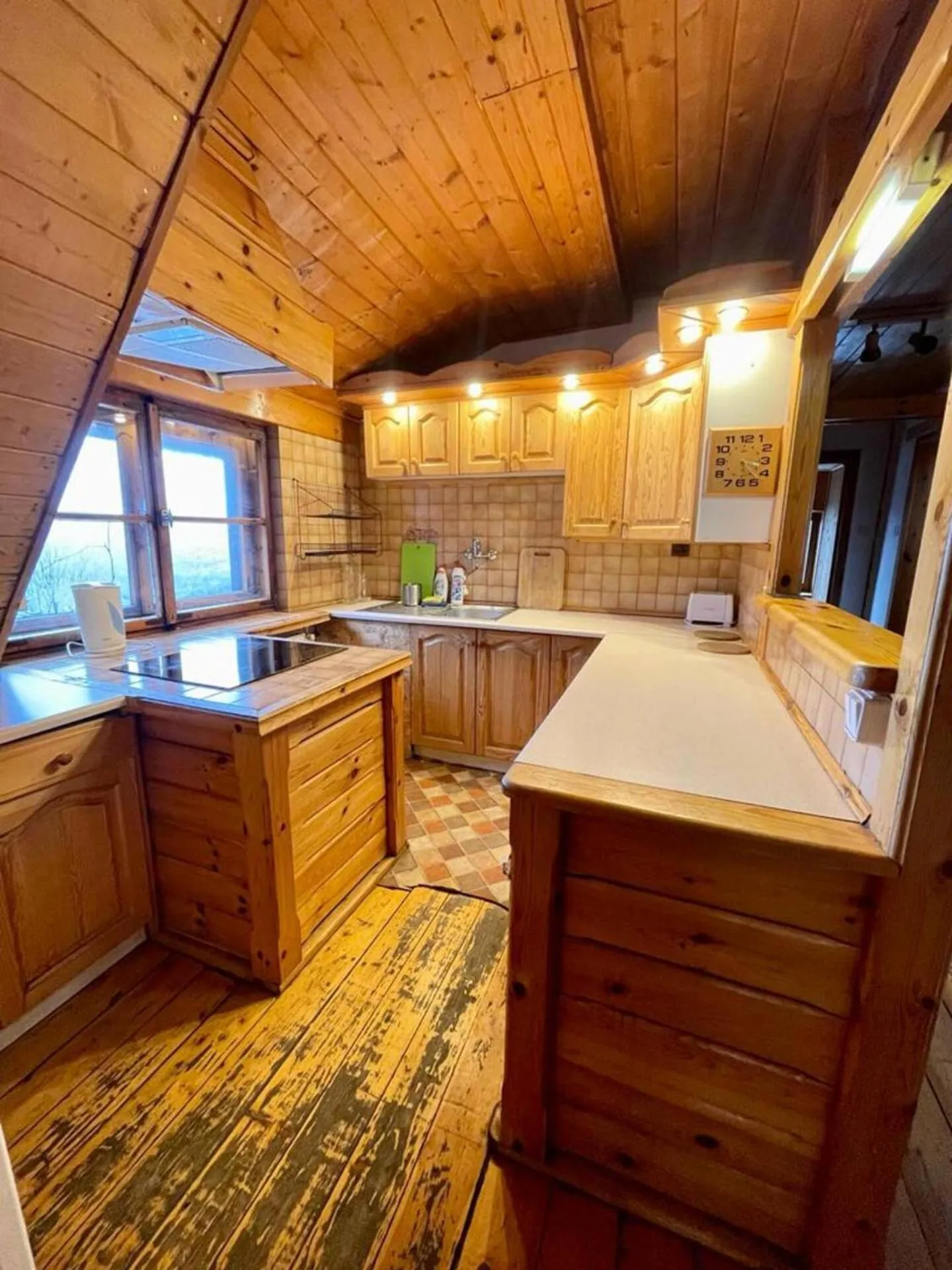 Kitchen or kitchenette in Tarasy Wang