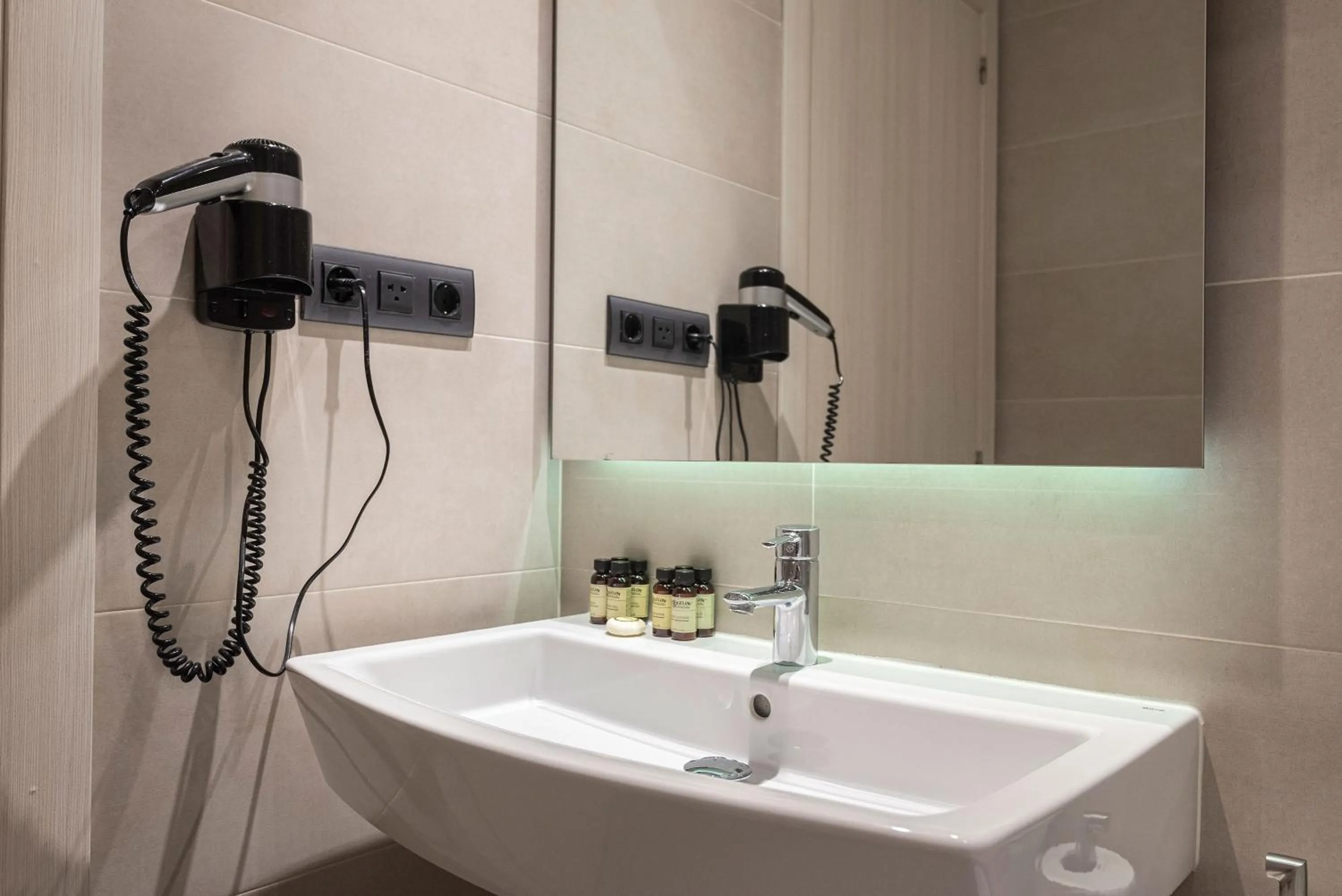 Bathroom in Plaza Goya Rooms