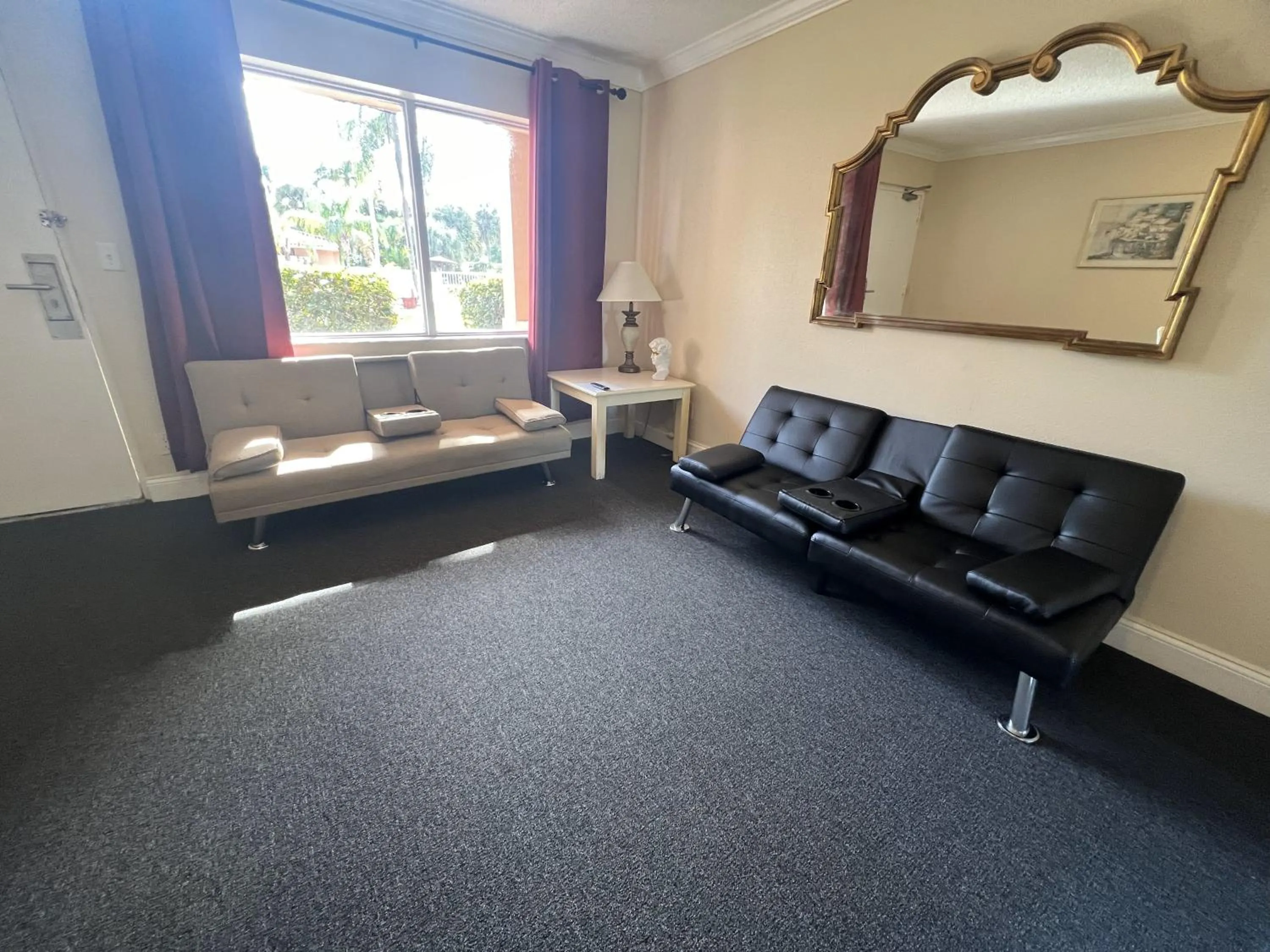 Living room in Grand Palms Spa & Golf Resort