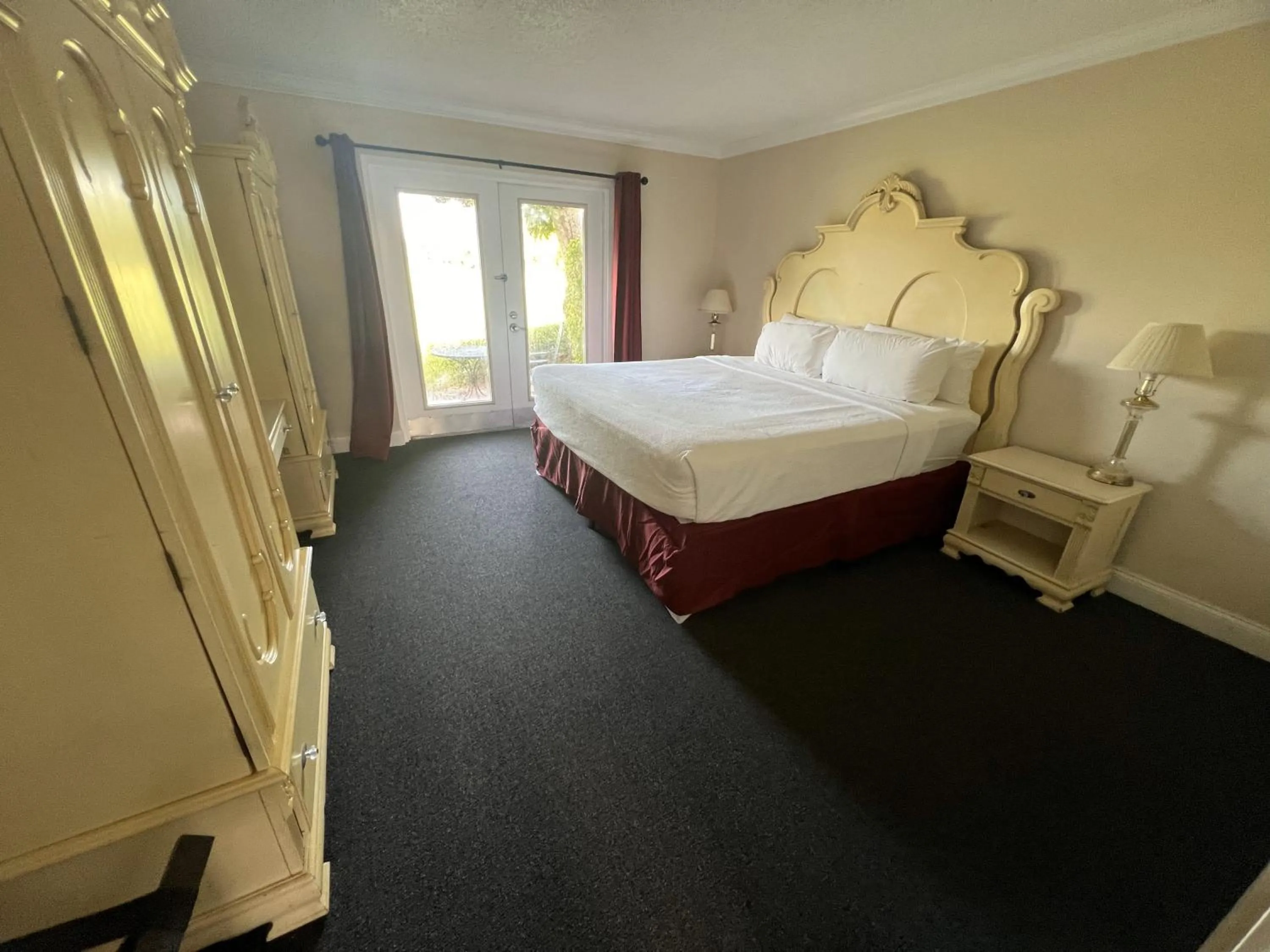 Bed in Grand Palms Spa & Golf Resort