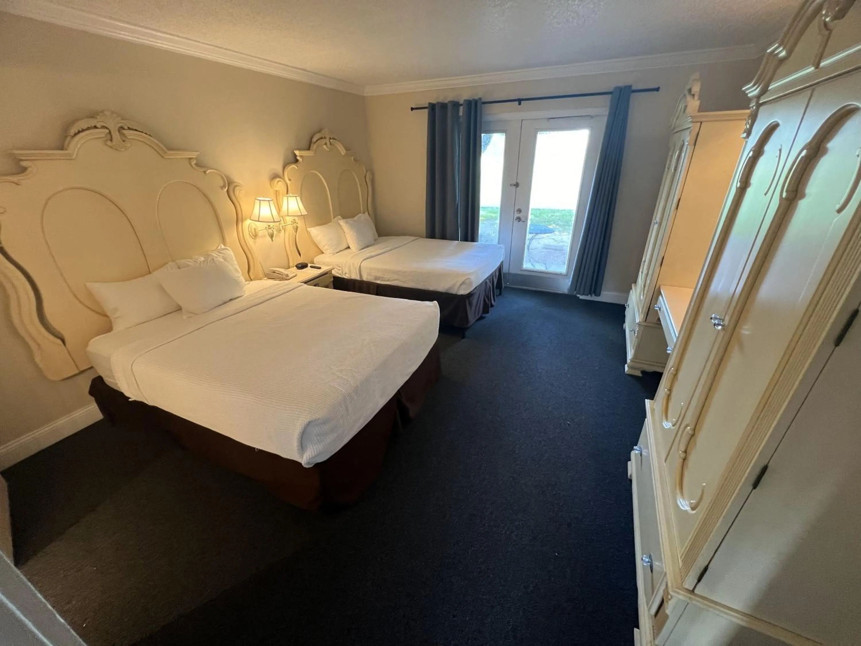 Bed in Grand Palms Spa & Golf Resort