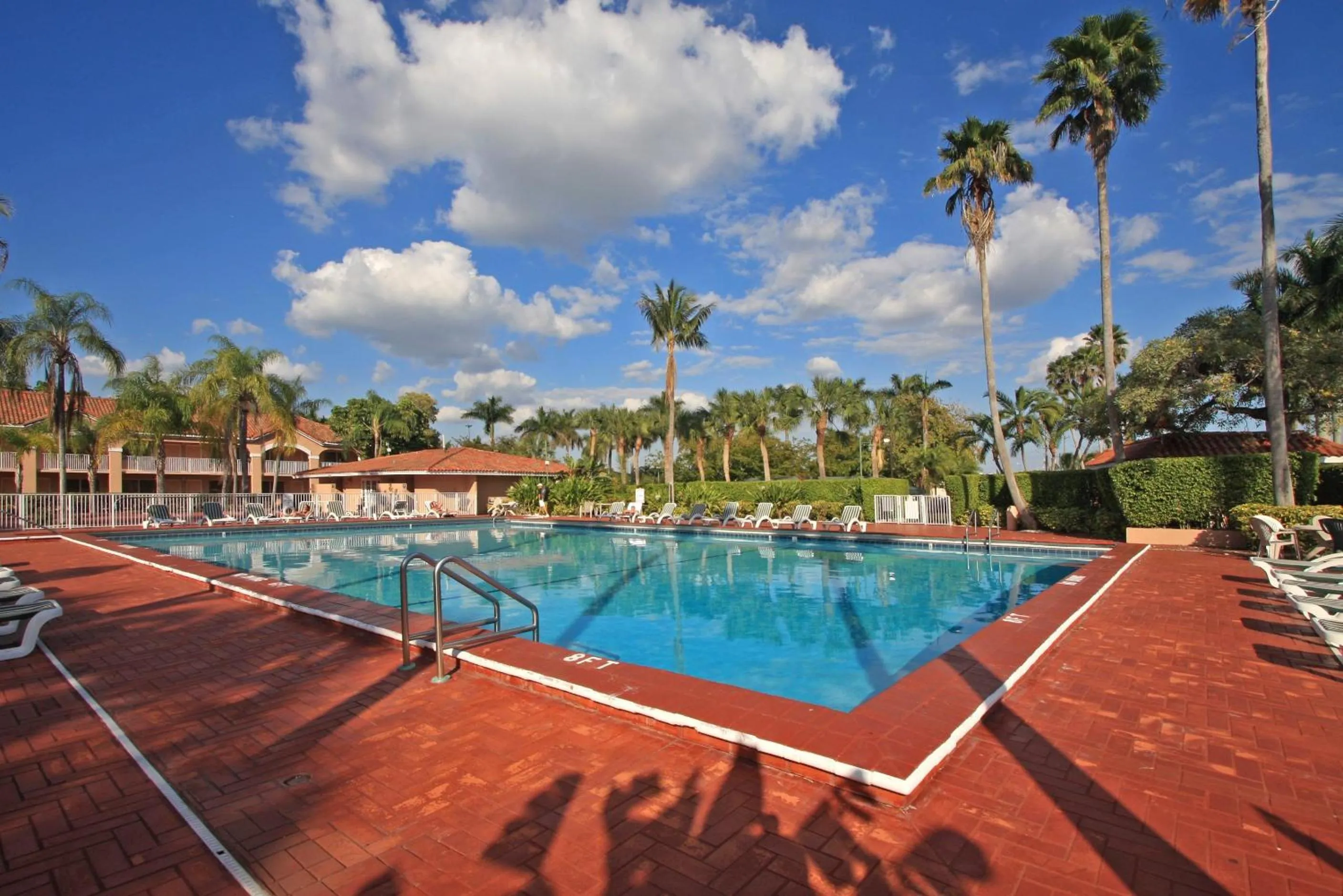 Swimming pool in Grand Palms Spa & Golf Resort