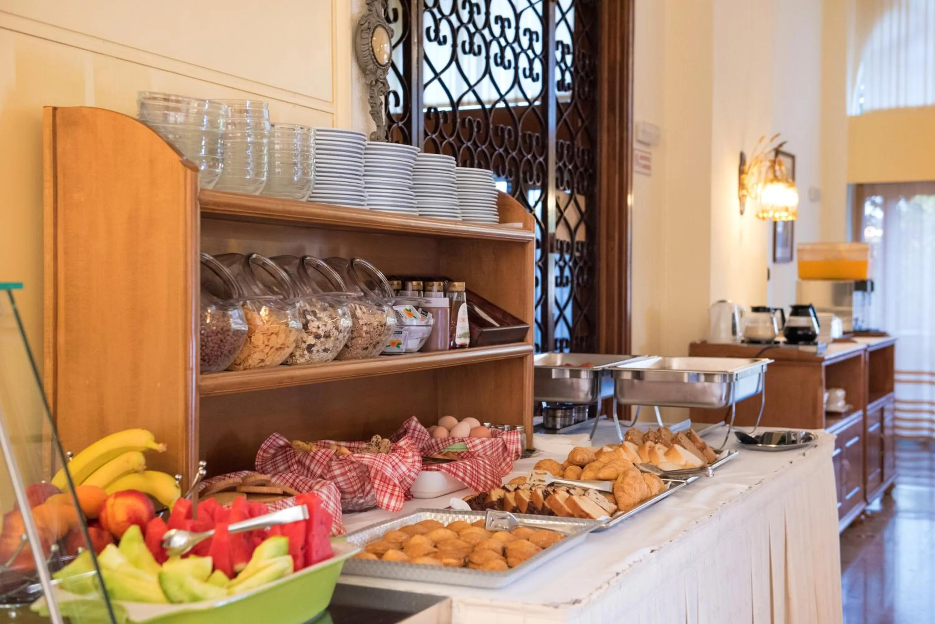 Dining area in Sunset Hotel