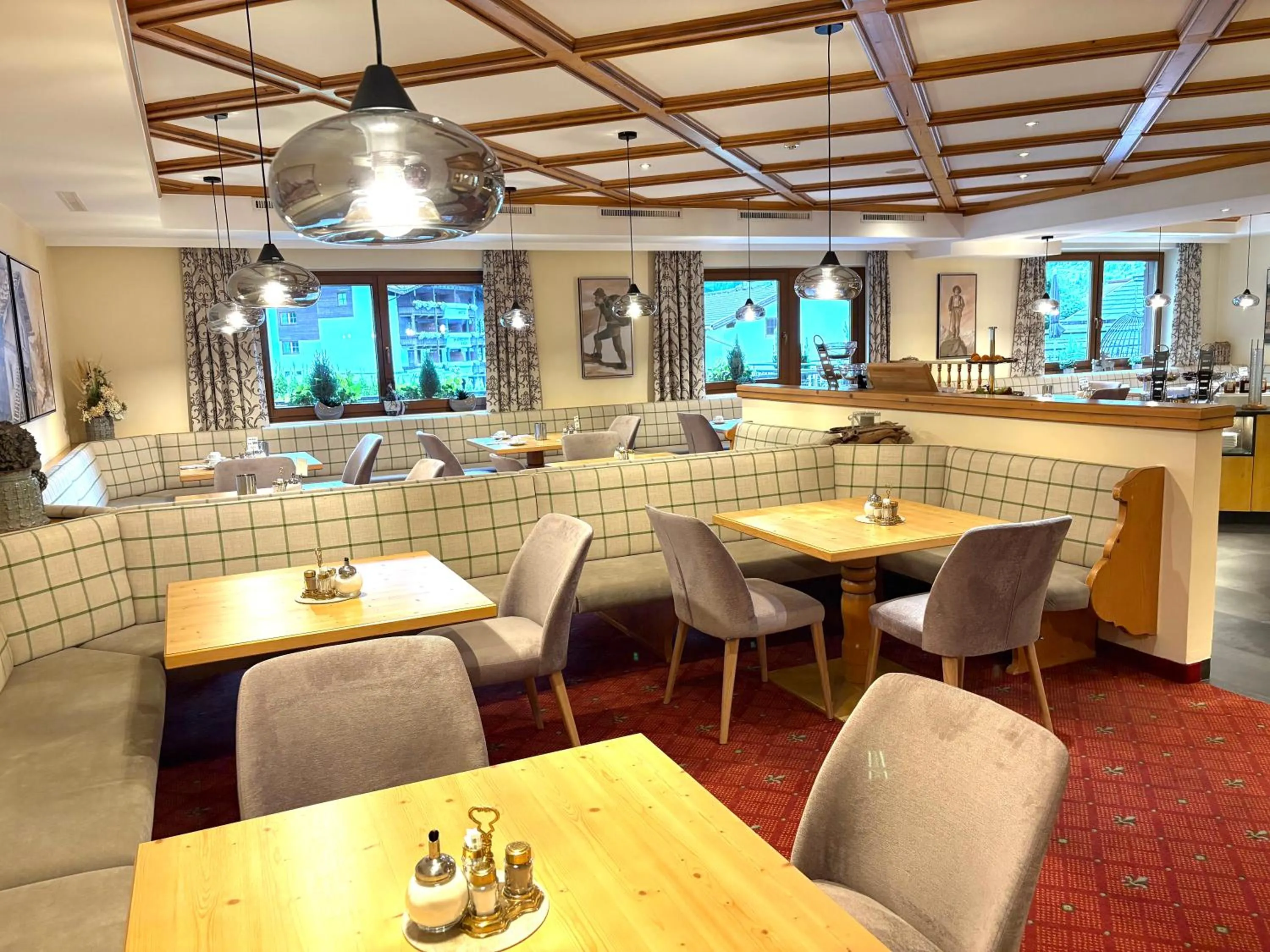 Breakfast in Hotel Garni Rifflsee