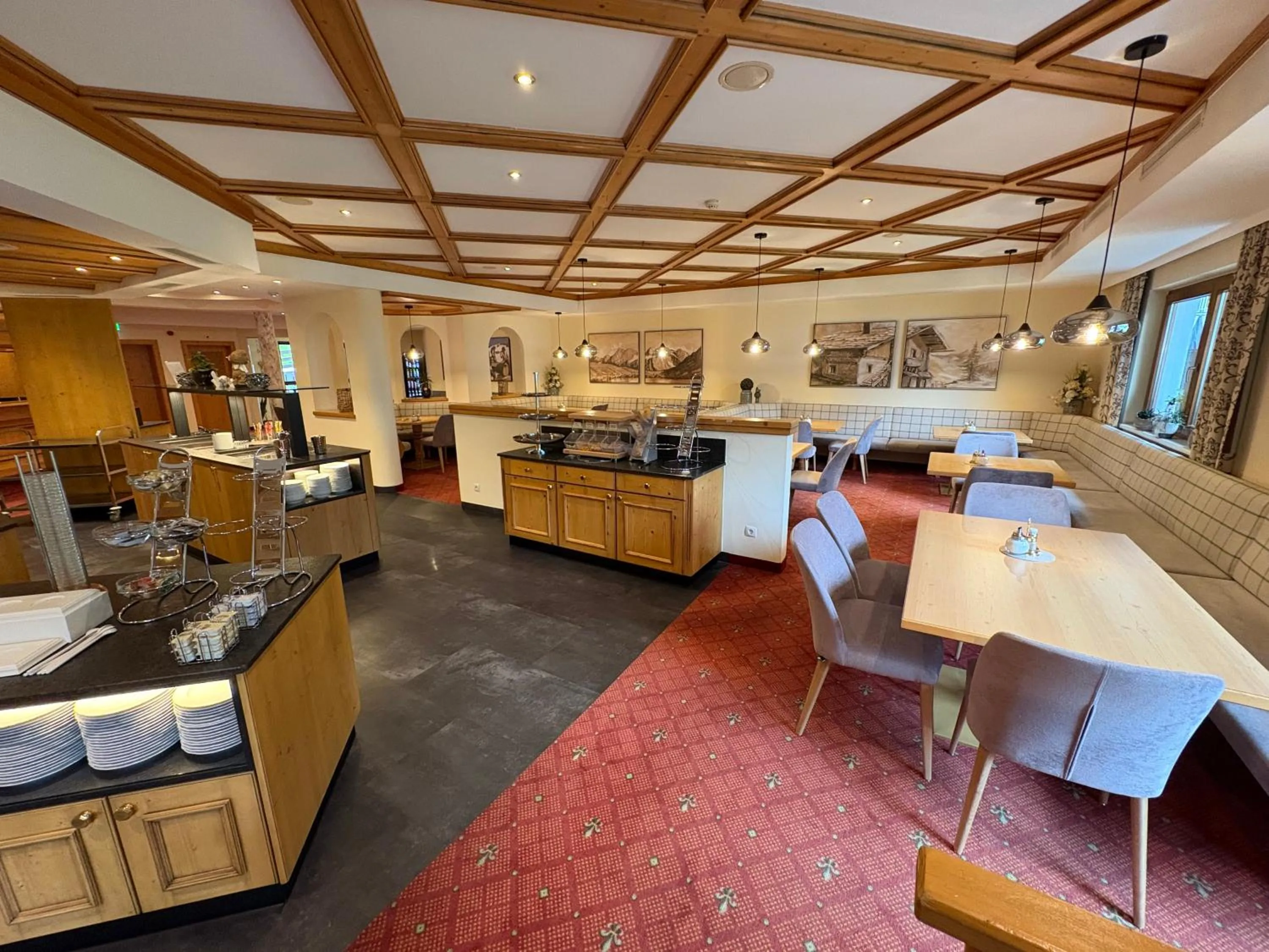 Breakfast in Hotel Garni Rifflsee