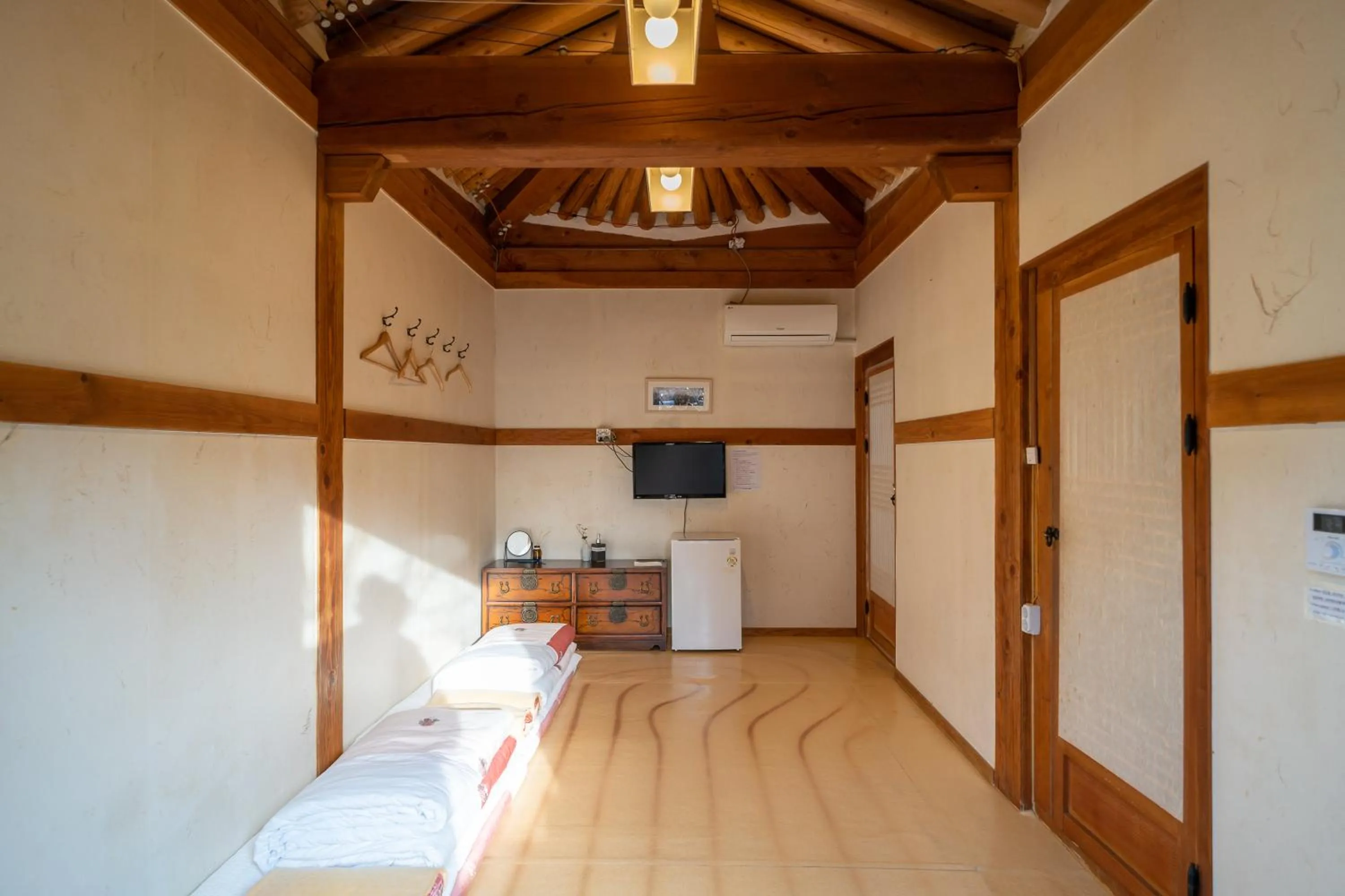 Property building, Bed in Sarangroo