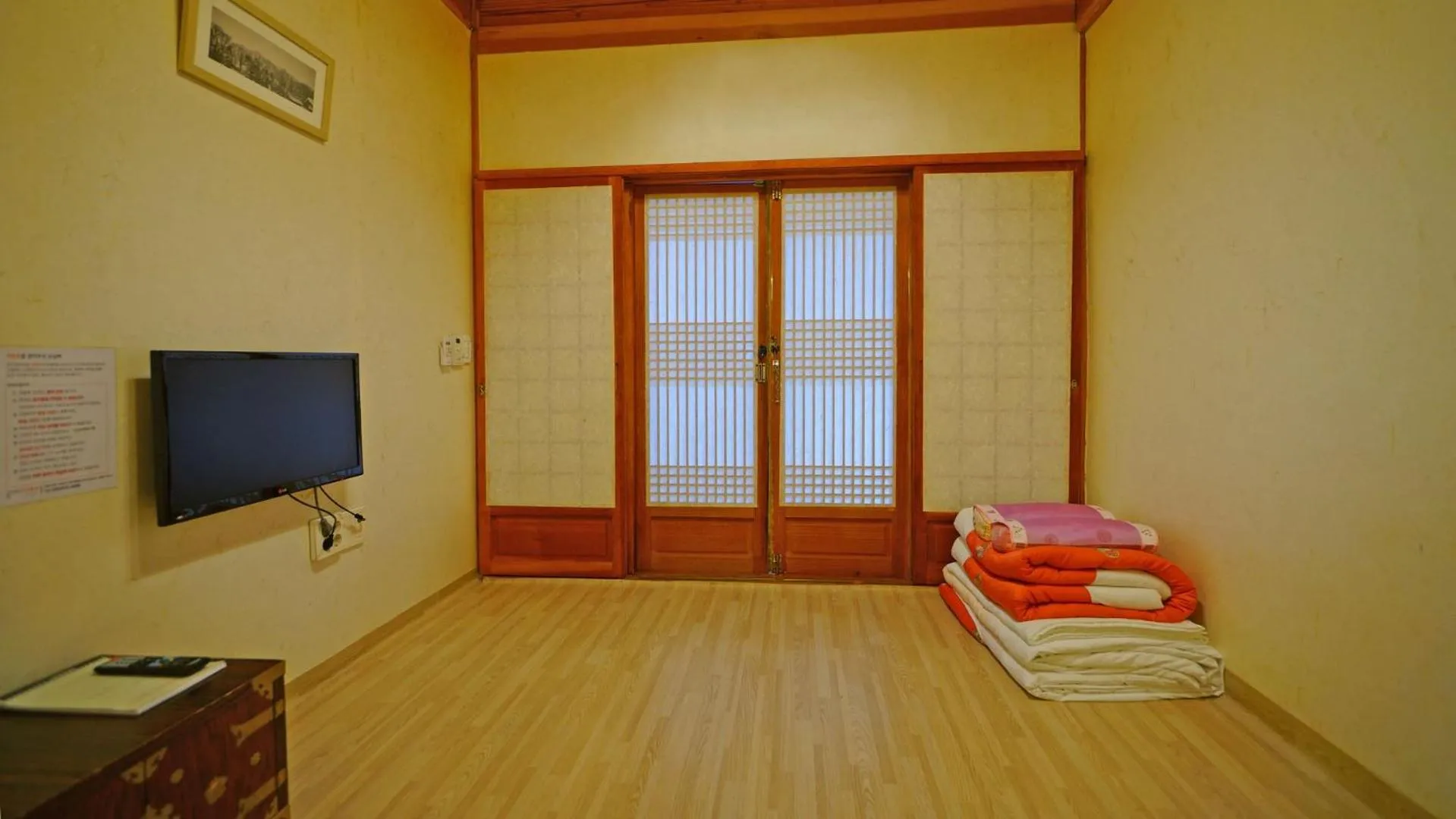 Property building, Bed in Sarangroo
