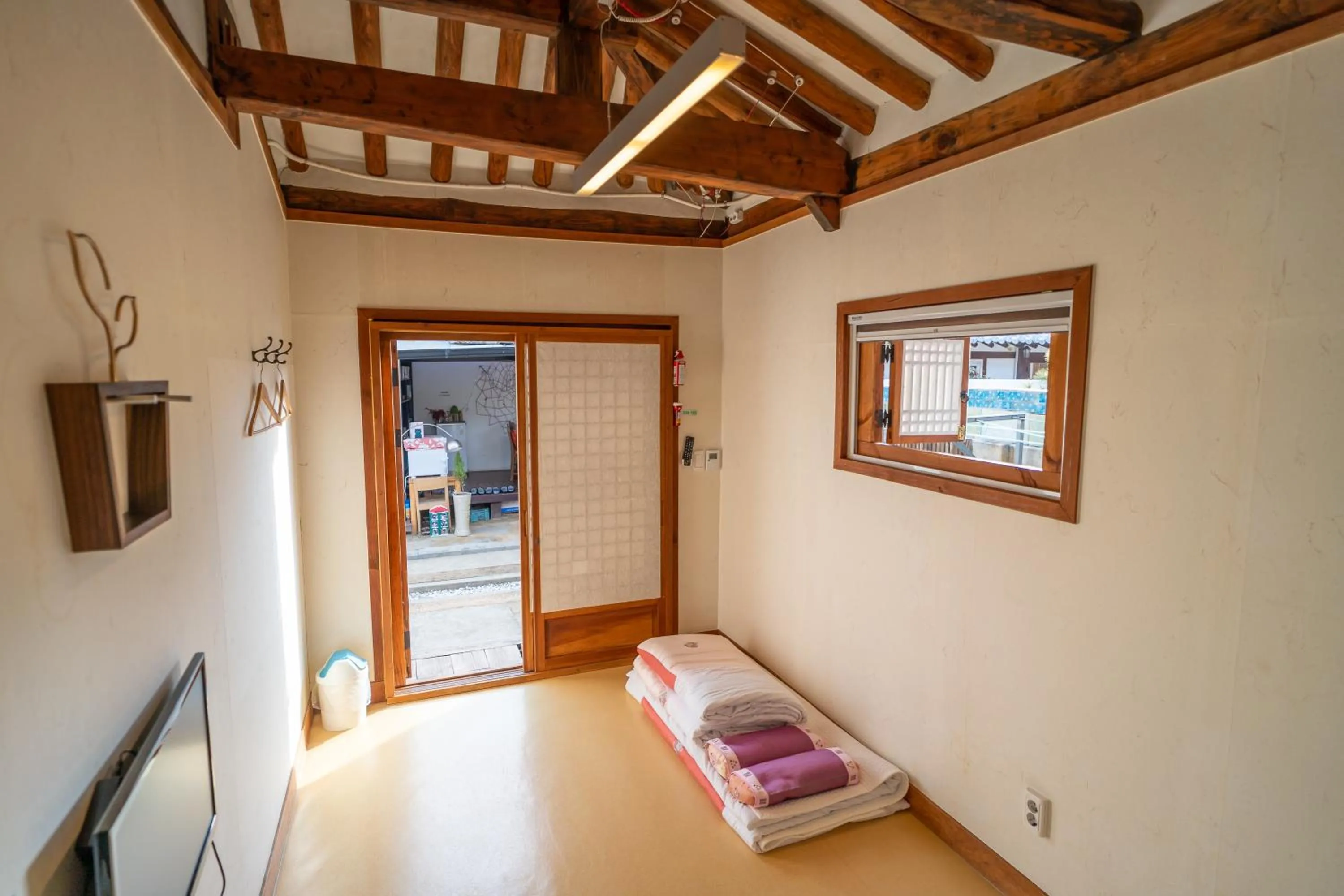 Property building, Bed in Sarangroo