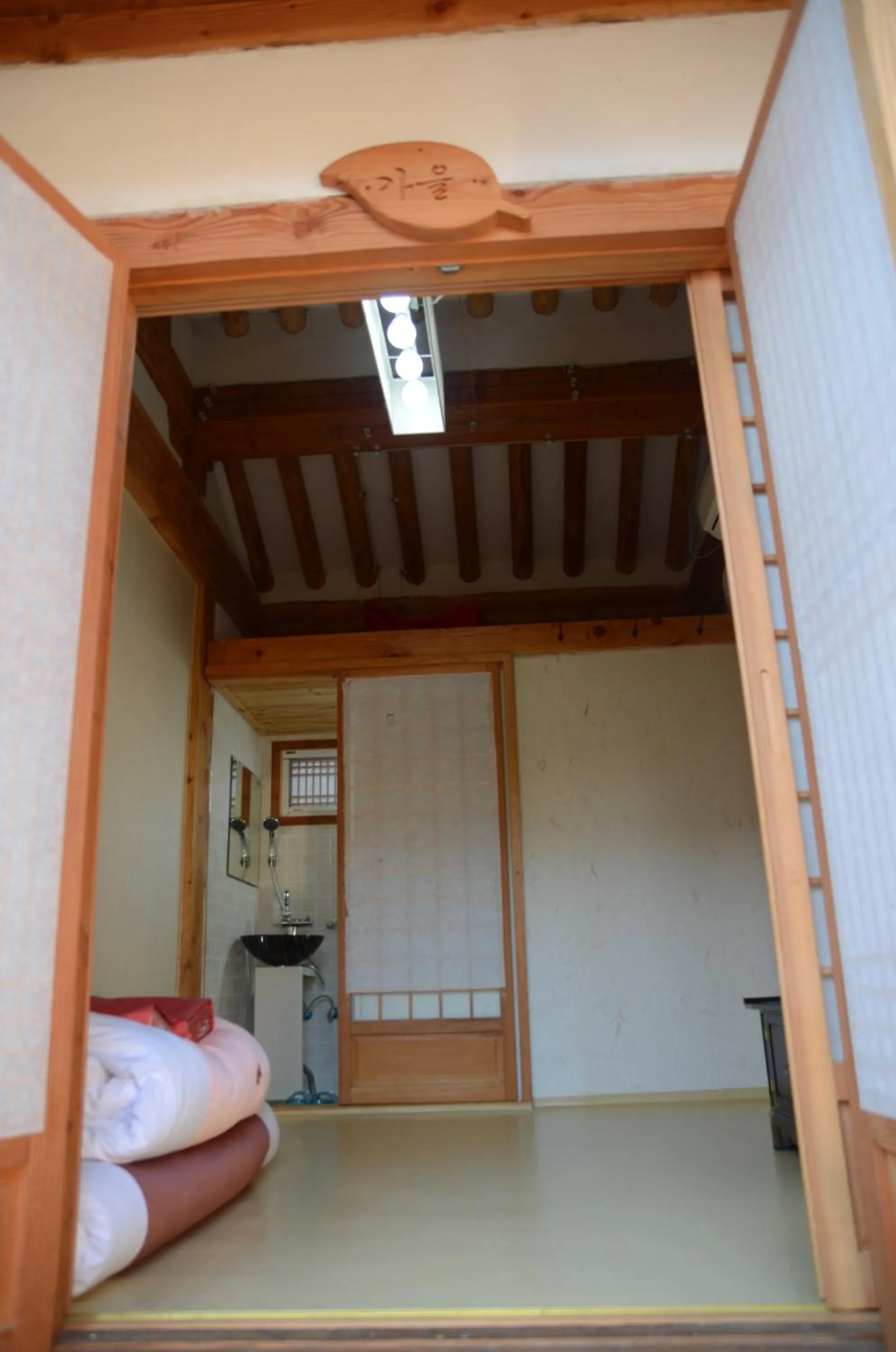 Photo of the whole room, Bed in Sarangroo