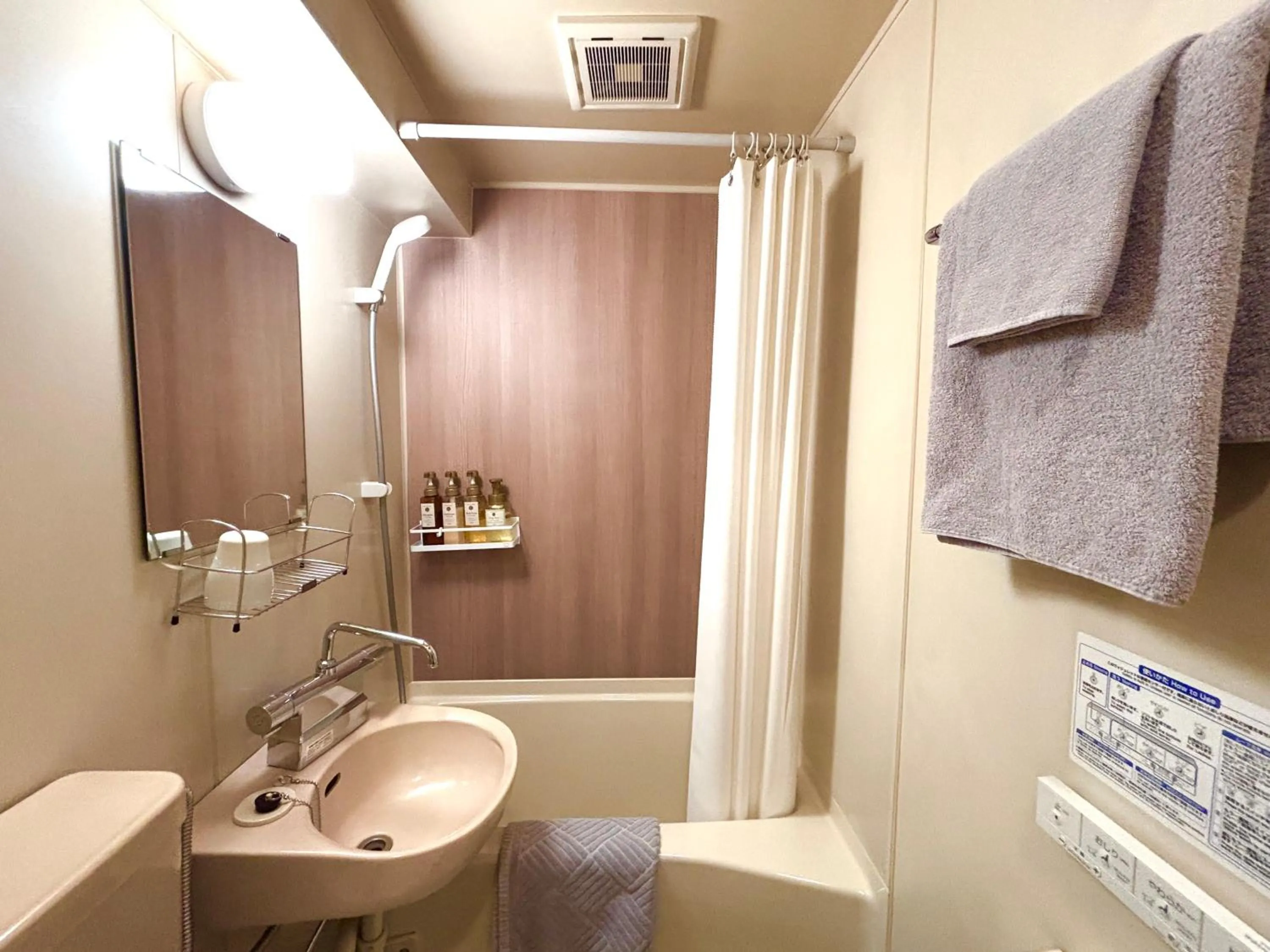 Bathroom in E Hotel Warabi