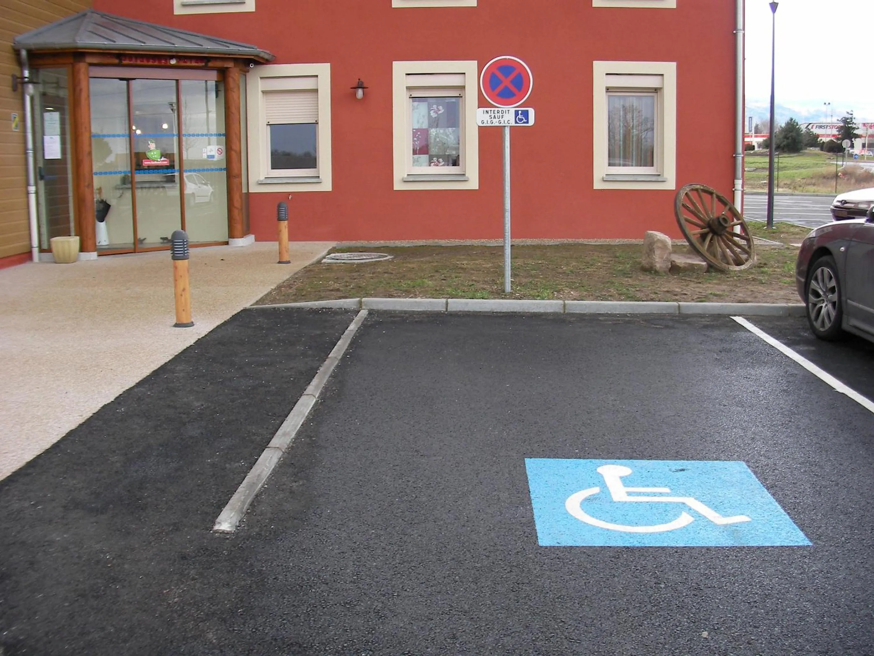 Property building in Les Étoiles Du Forez