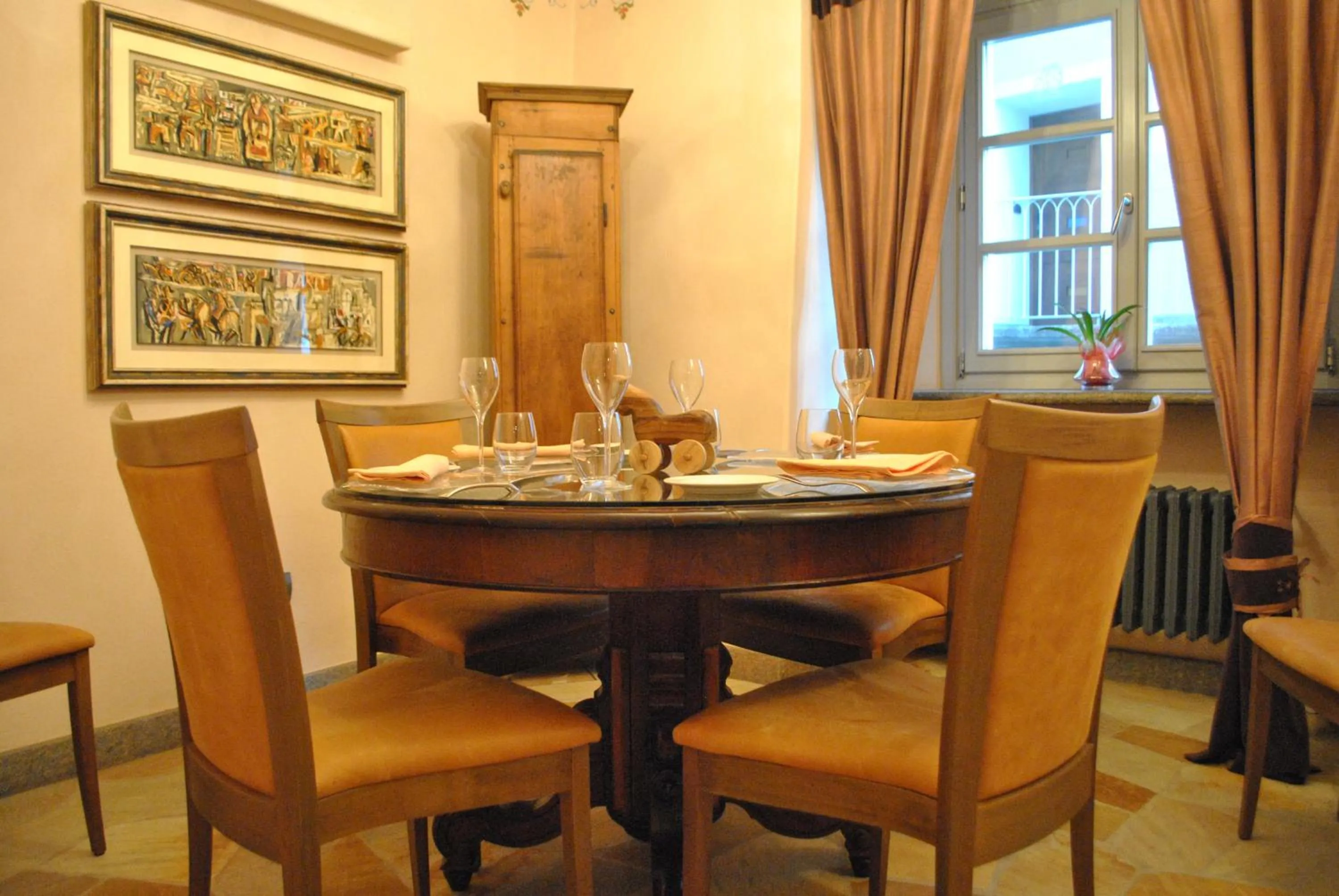 Restaurant/places to eat in Hotel Ad Gallias