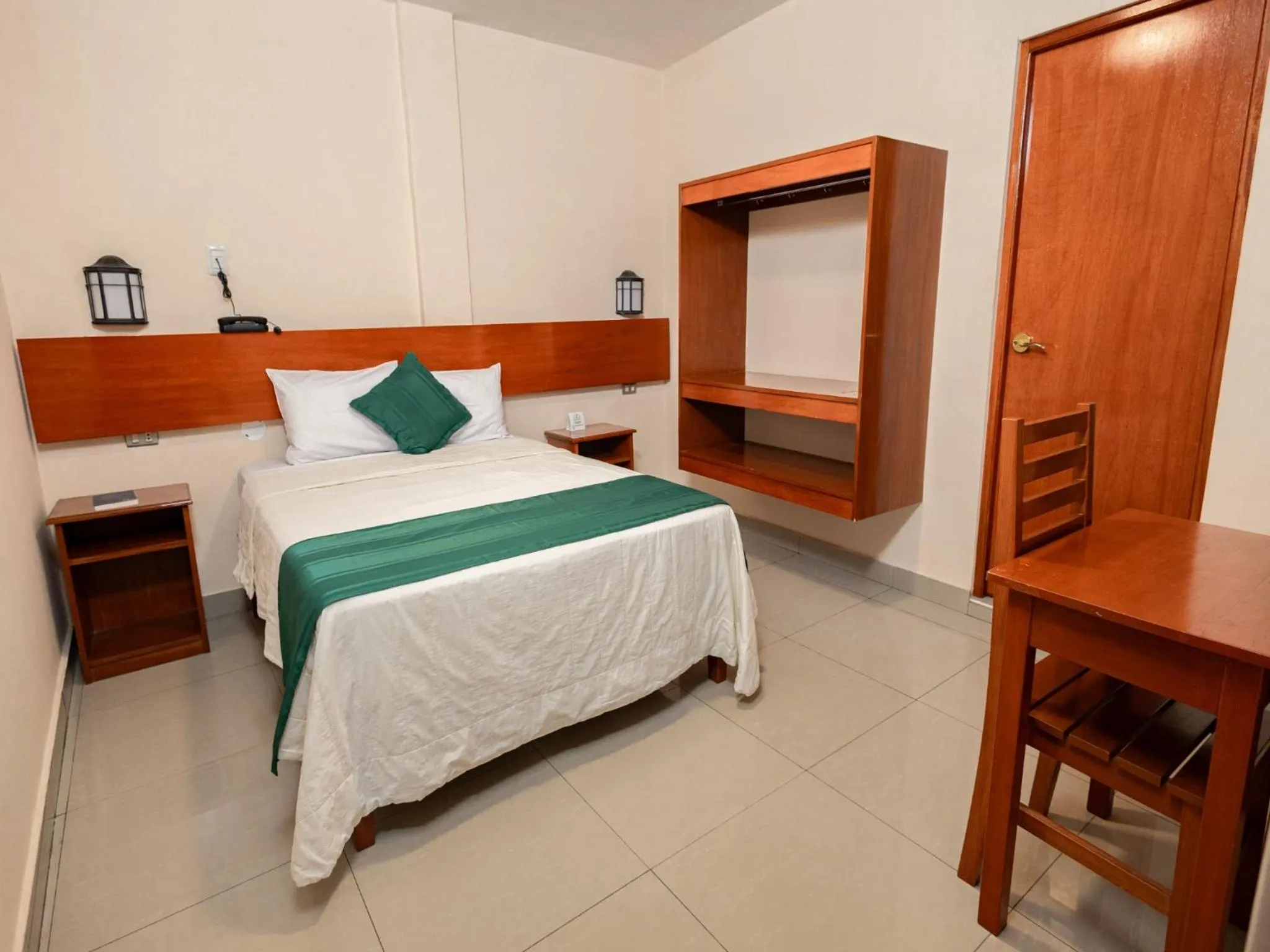 Shower, Bed in Tariri Hotel