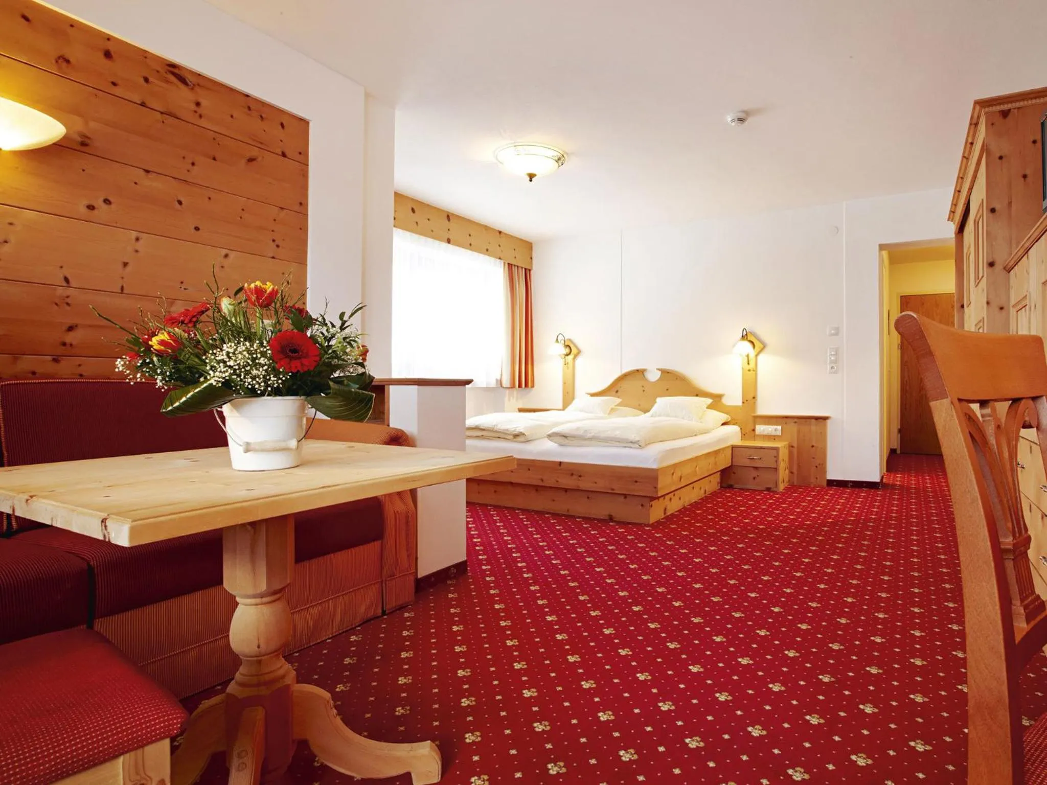 Photo of the whole room, Bed in Alpengasthof Grüner, Ski In & Ski Out