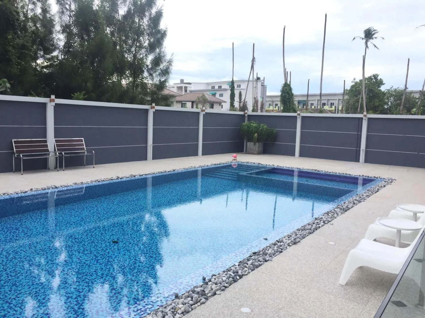 Swimming pool in Orchid Riverview Hotel