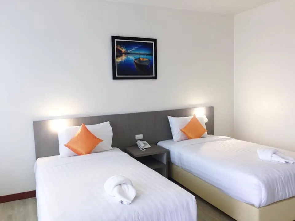 Photo of the whole room, Bed in Orchid Riverview Hotel