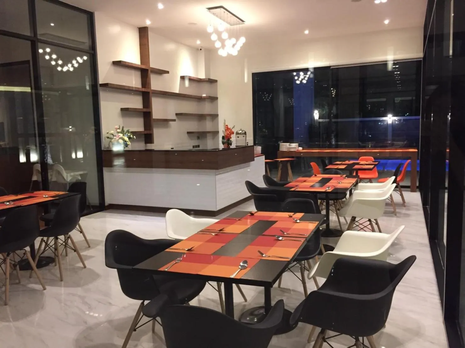 Restaurant/places to eat in Orchid Riverview Hotel