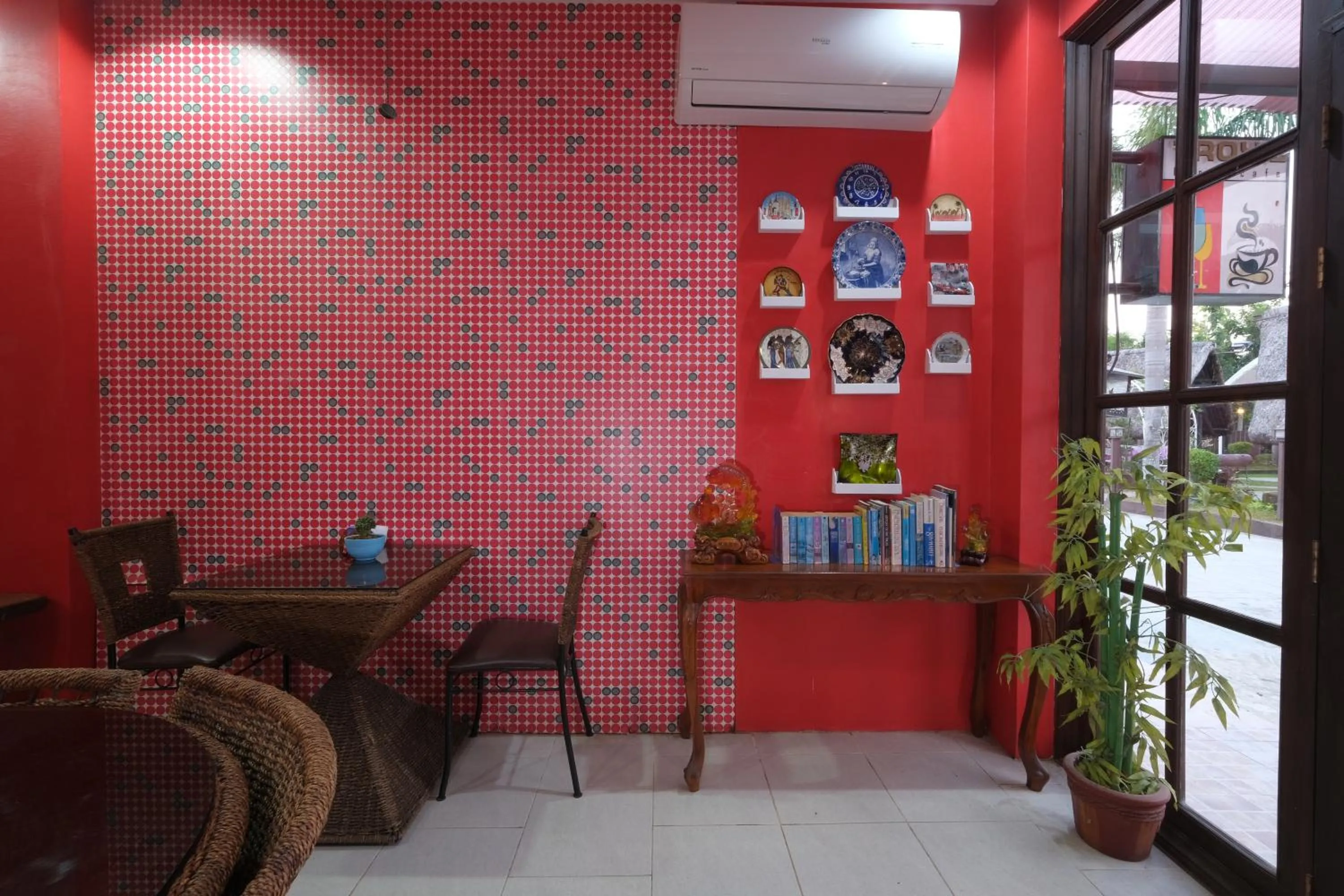 Restaurant/places to eat in Balai Carmela