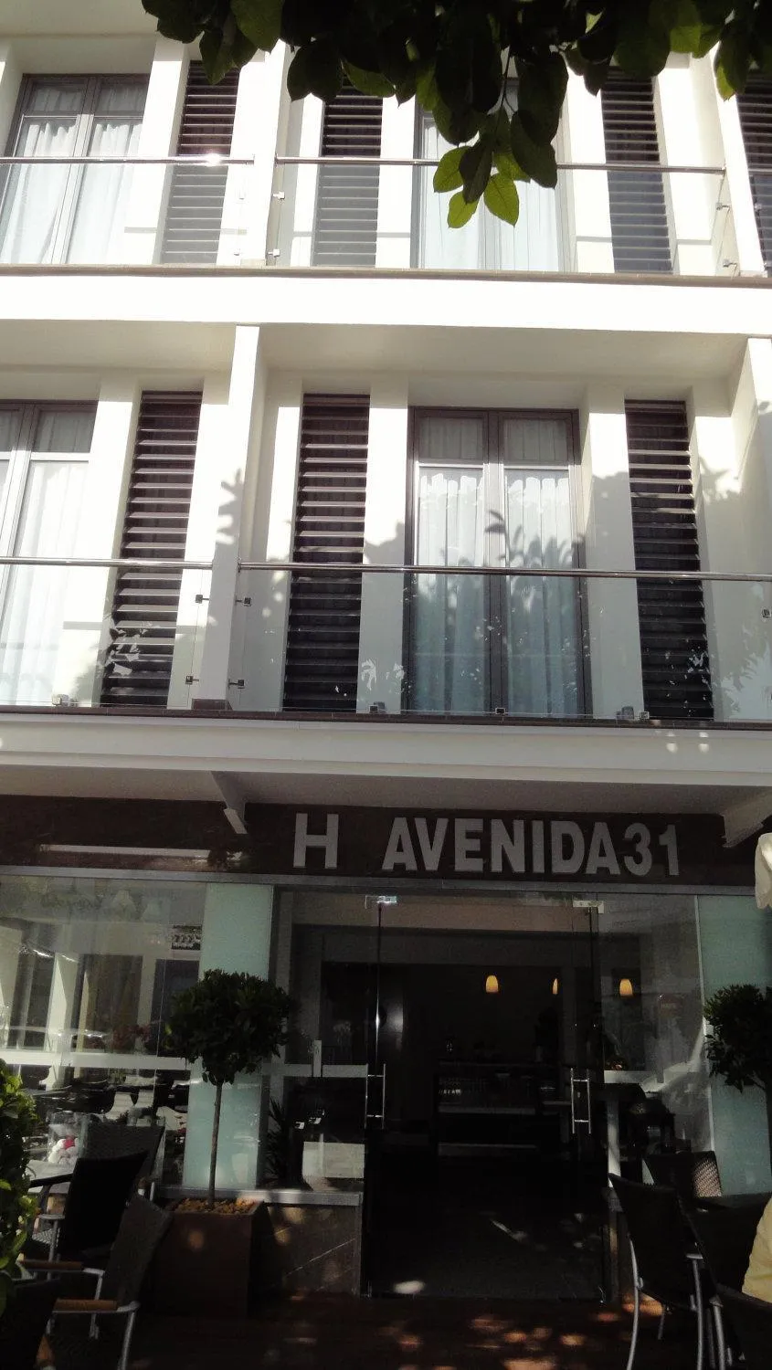 Facade/entrance in Hotel Avenida 31