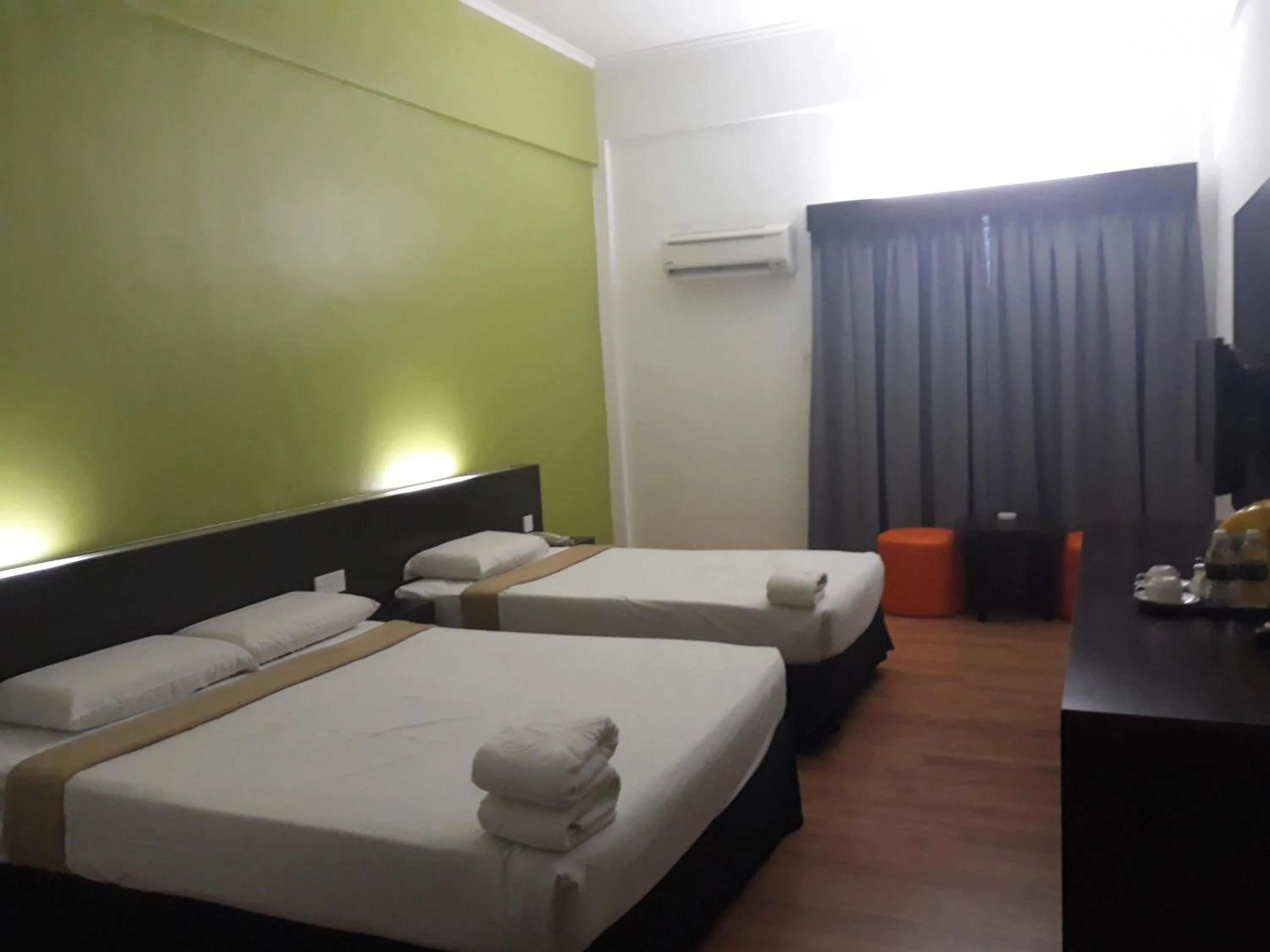 Photo of the whole room, Bed in Hotel Seri Malaysia Temerloh