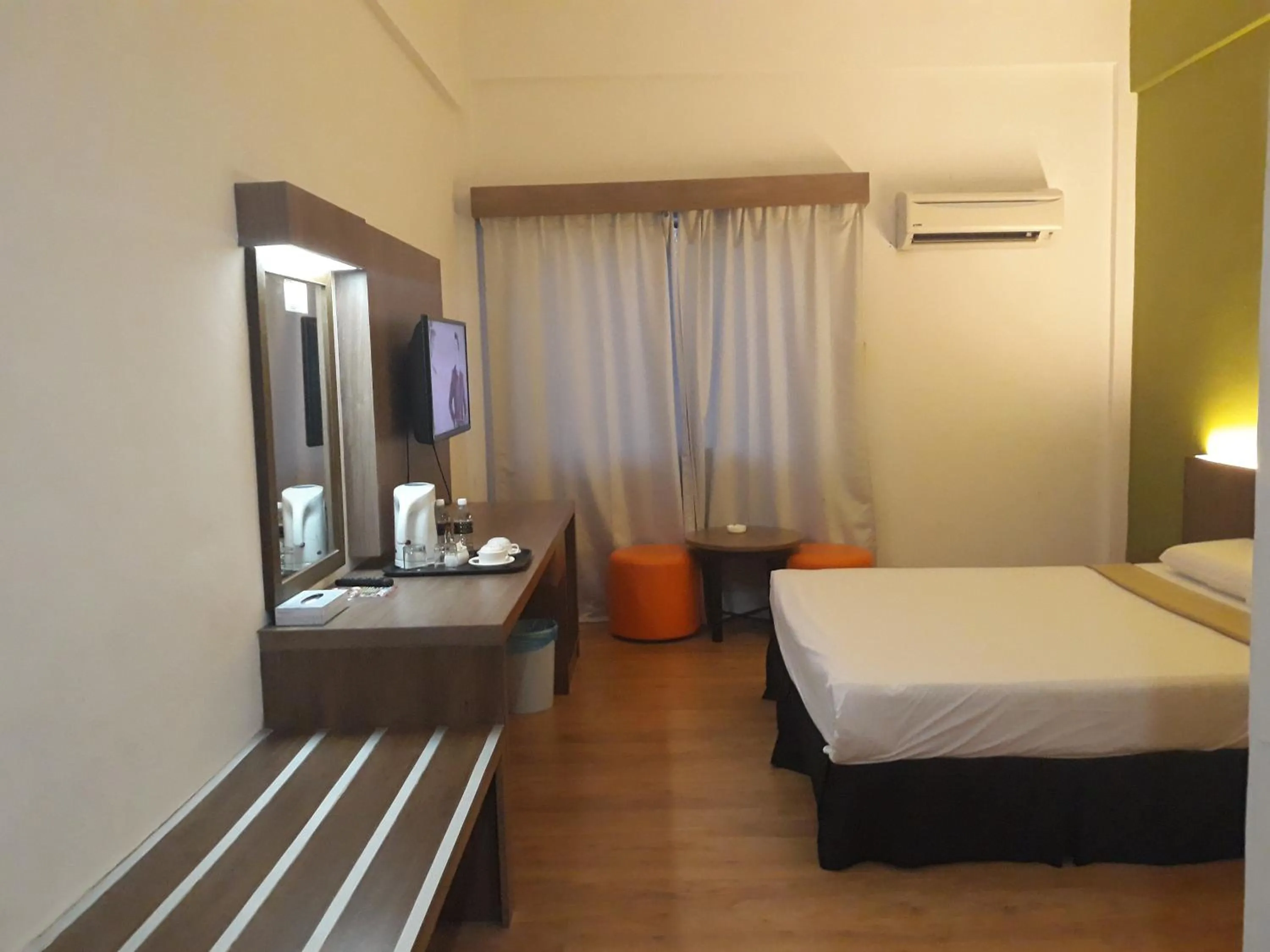 Photo of the whole room, Bed in Hotel Seri Malaysia Temerloh