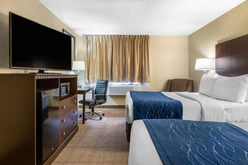 Photo of the whole room, Bed in Comfort Inn Grand Rapids Airport