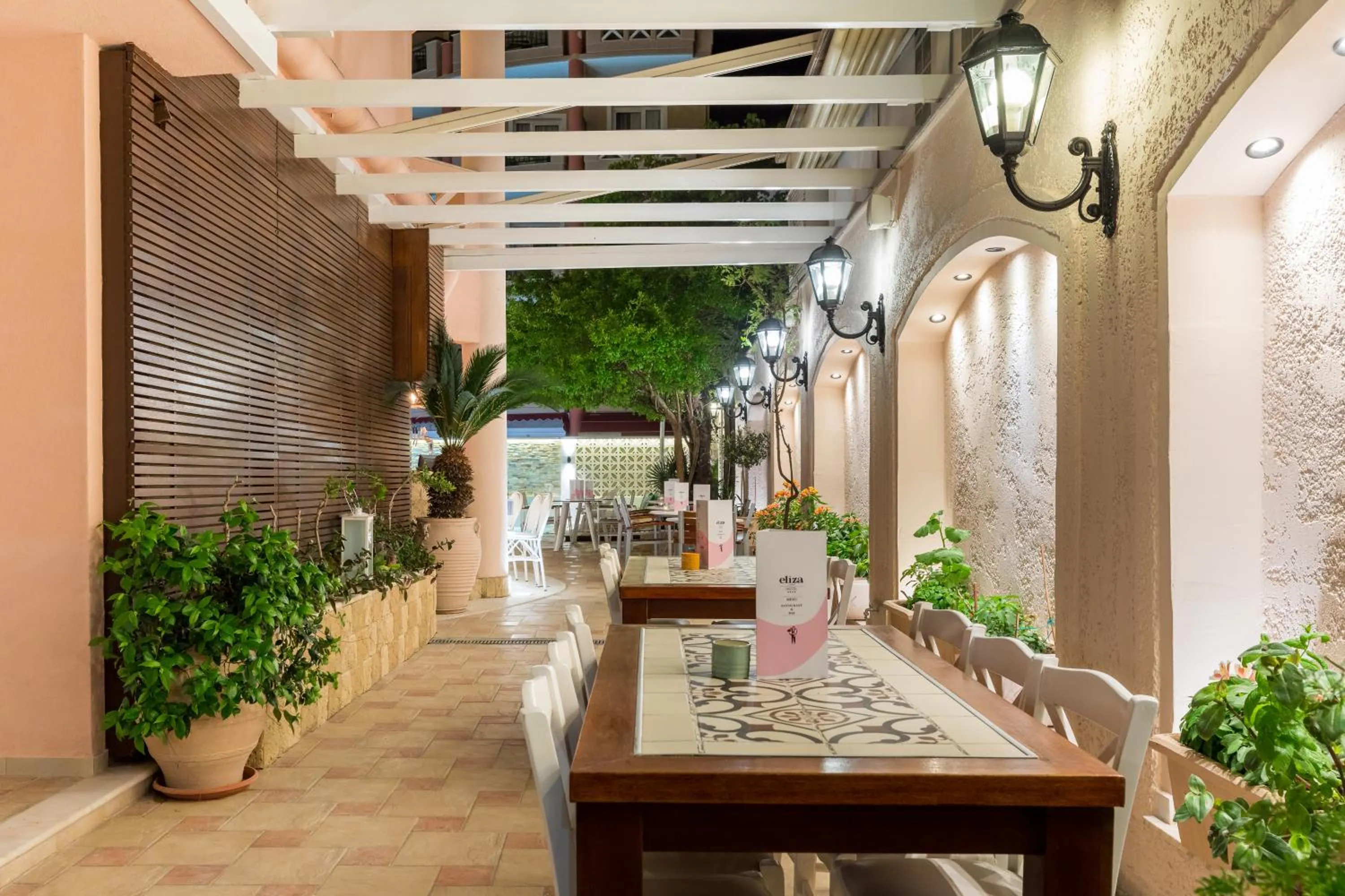 Restaurant/places to eat in Eliza Hotel by Panel Hospitality