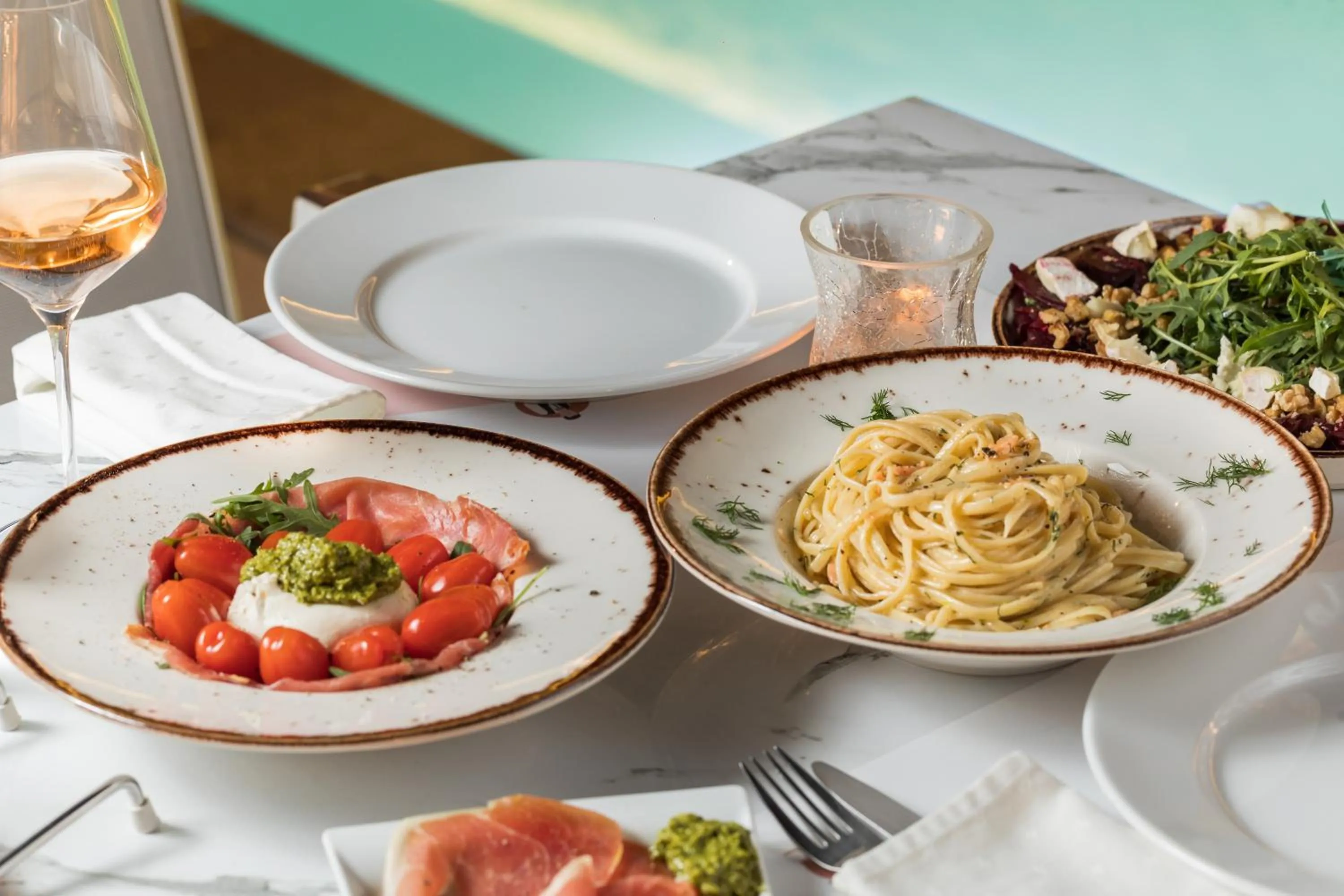 Food and drinks in Eliza Hotel by Panel Hospitality