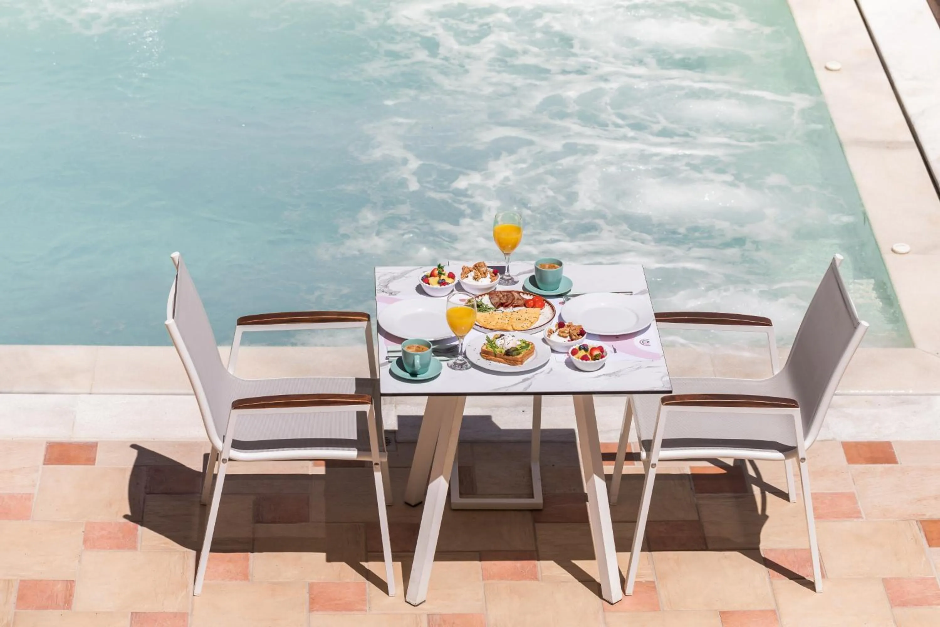 Swimming pool in Eliza Hotel by Panel Hospitality