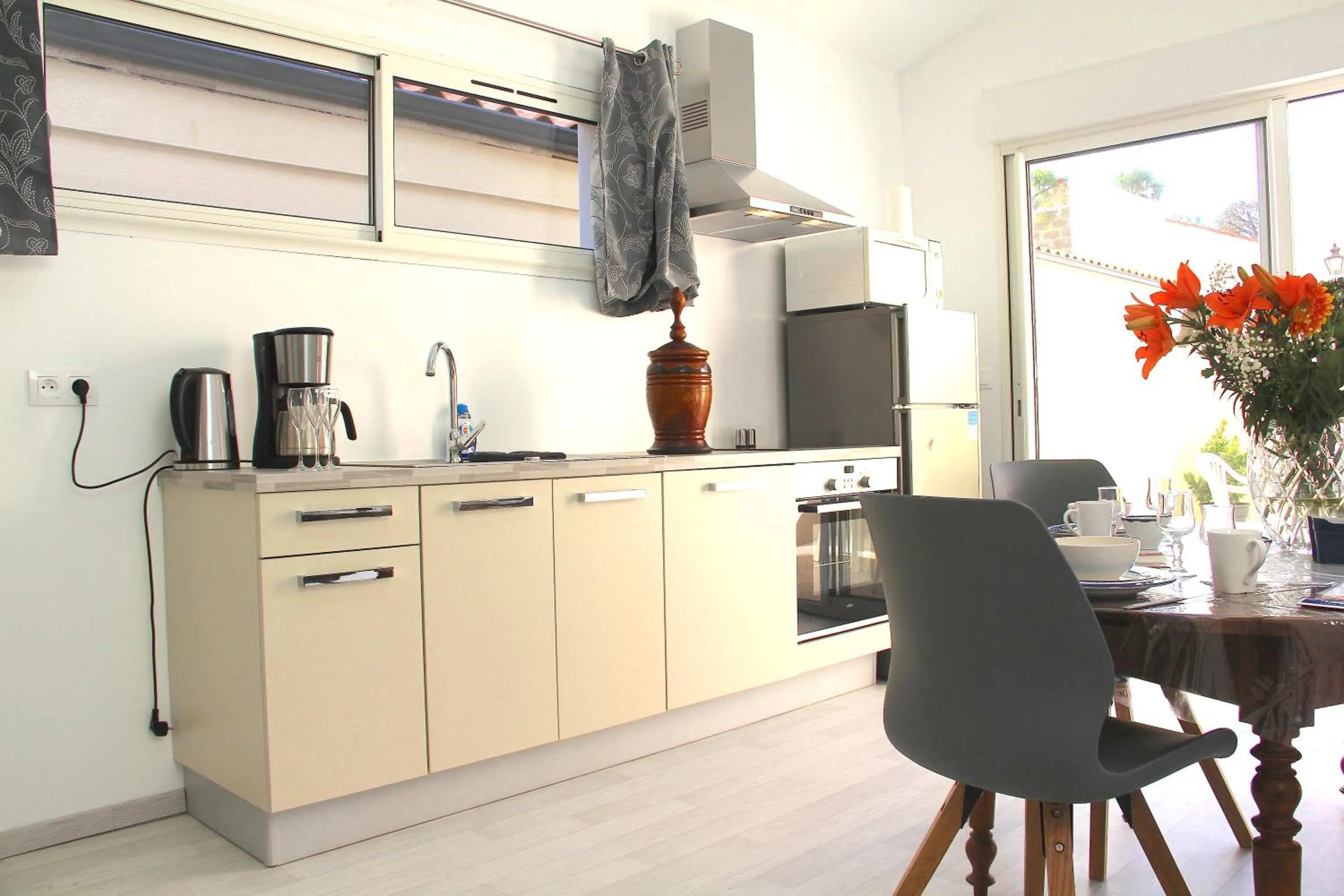 Kitchen or kitchenette in Le Clos du Square - climatisé