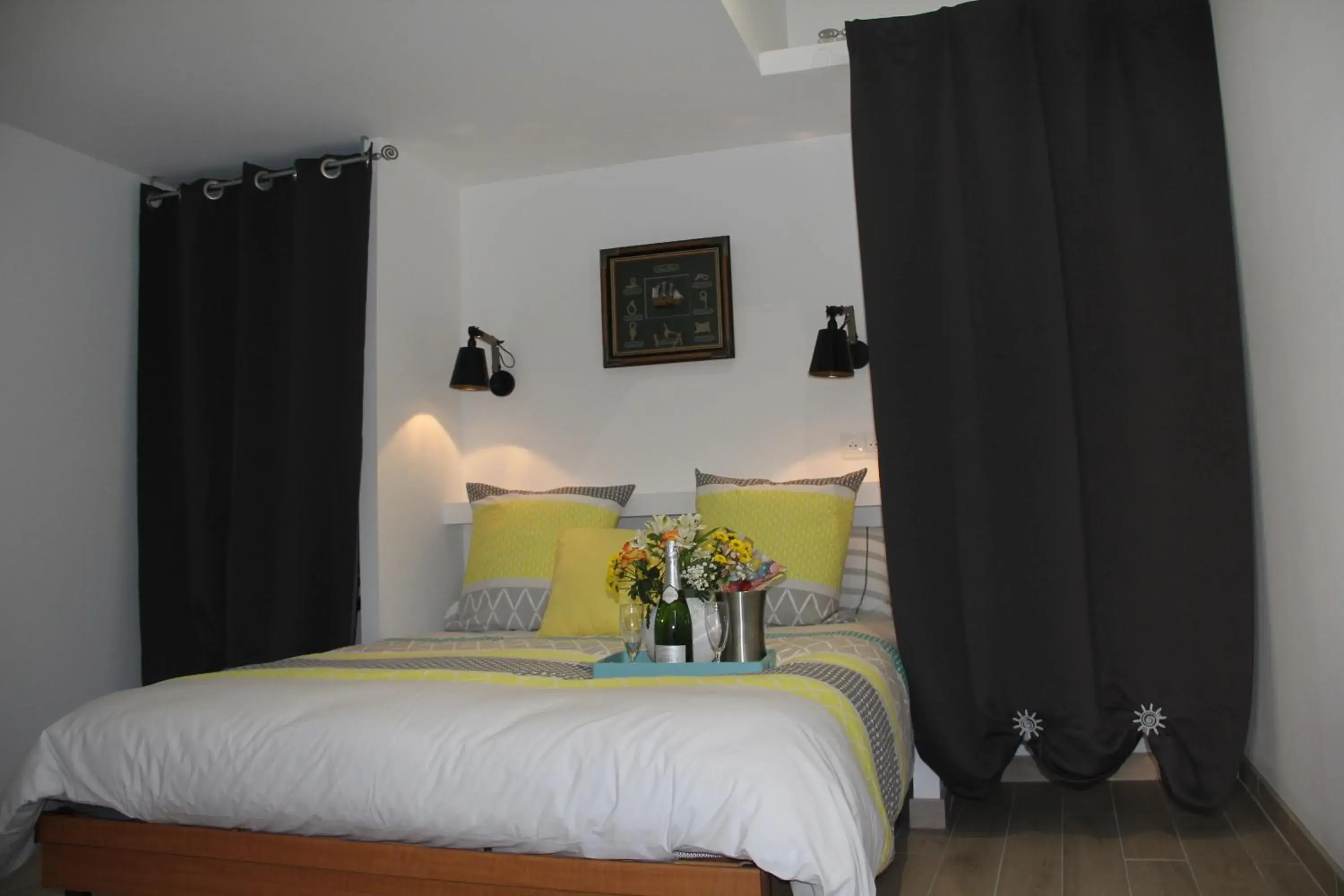 Two-Bedroom House with Patio - single occupancy in Le Clos du Square - climatisé Two-Bedroom House with Patio - single occupancy in Le Clos du Square - climatisé