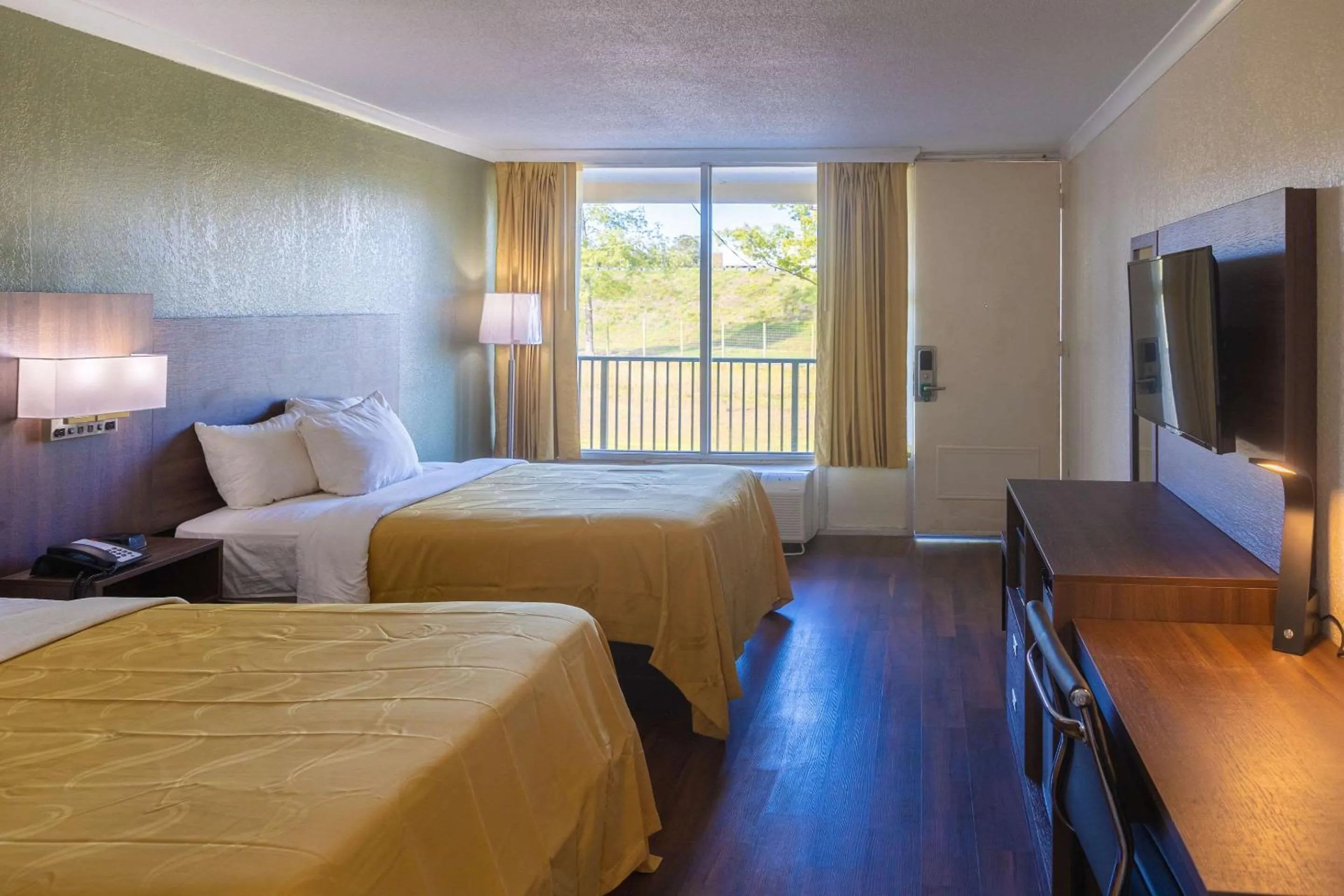 Bedroom, Bed in Quality Inn Richmond Hill - Savannah I-95