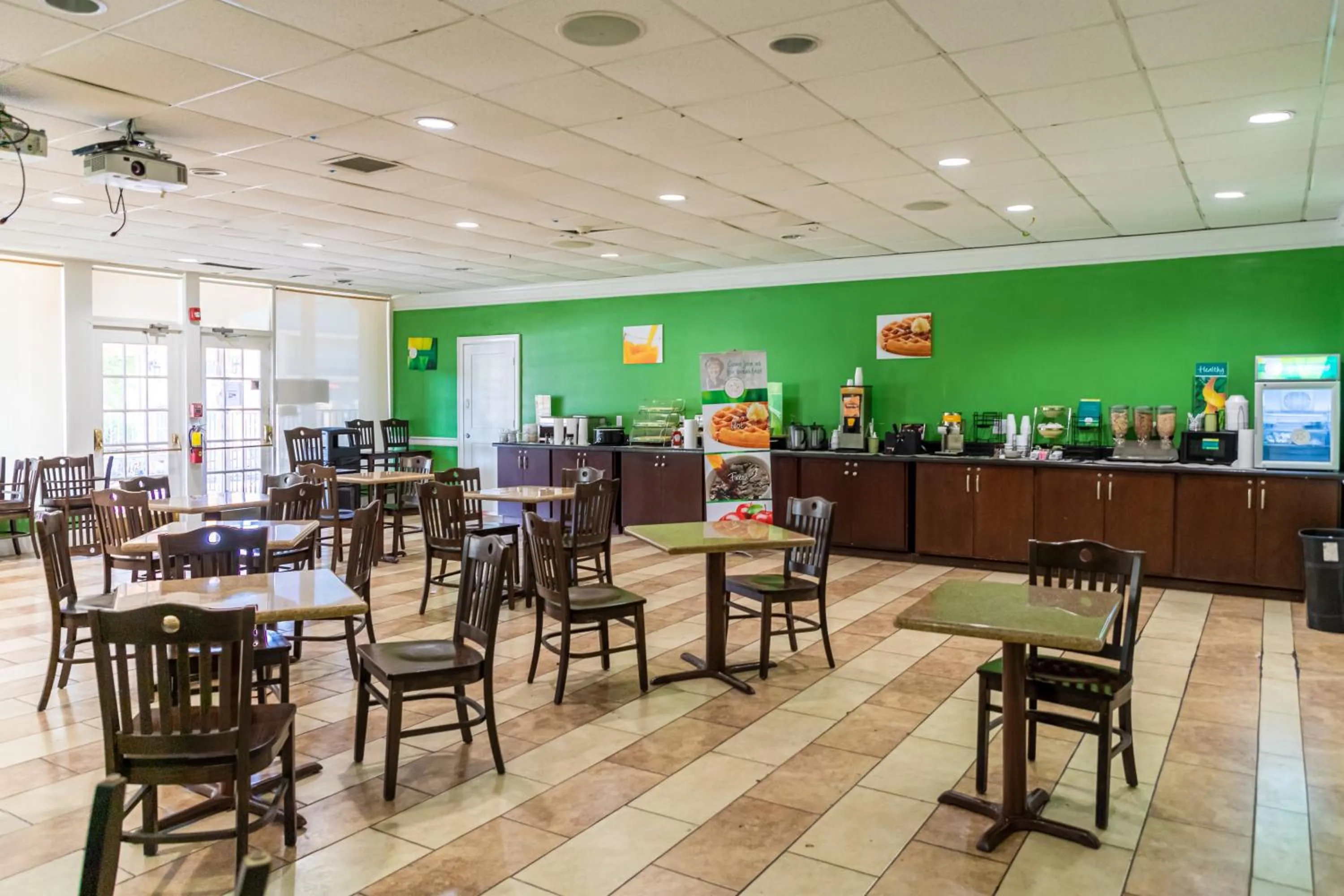 Breakfast in Quality Inn Richmond Hill - Savannah I-95