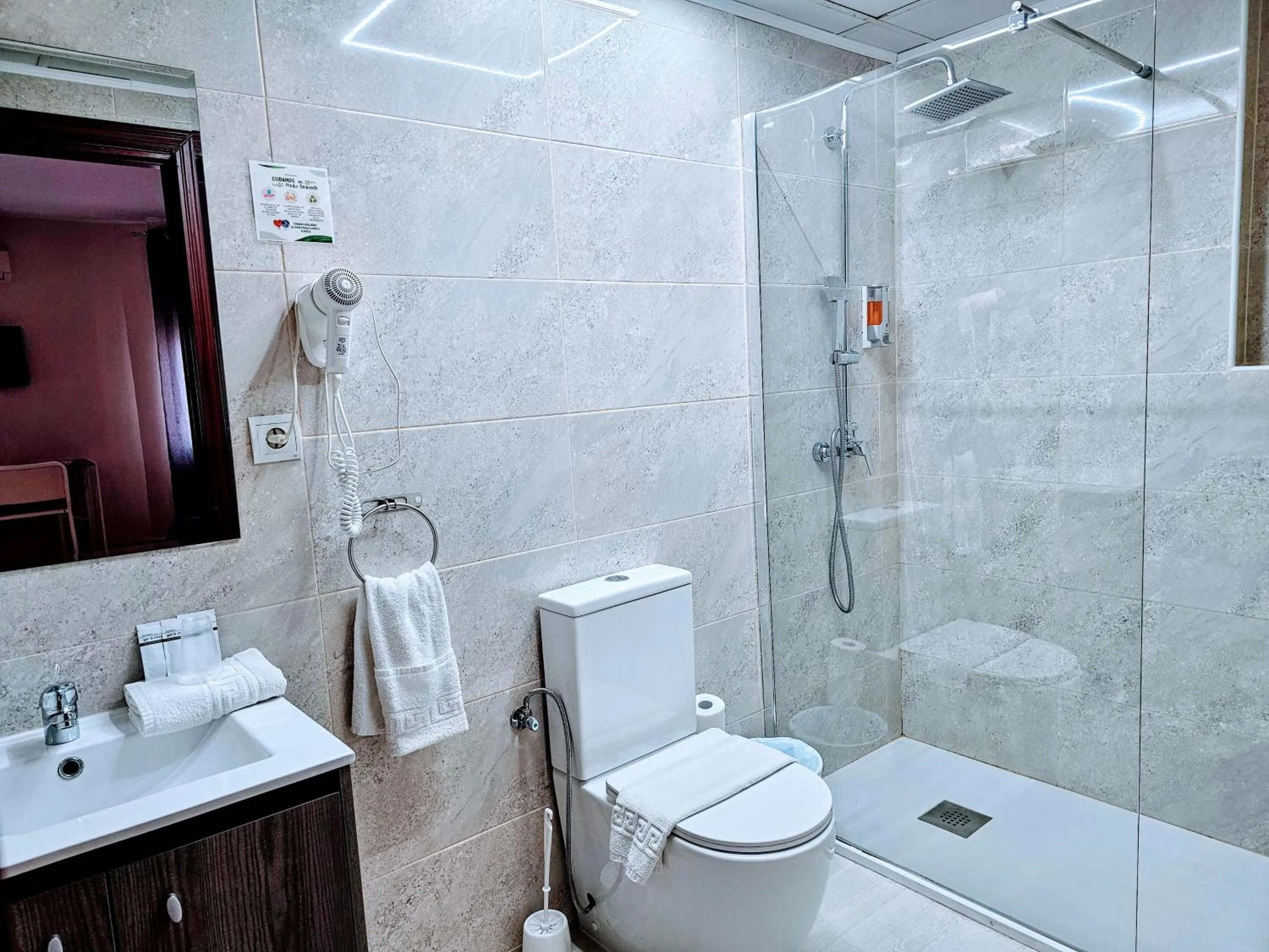 Shower in Hotel Velis