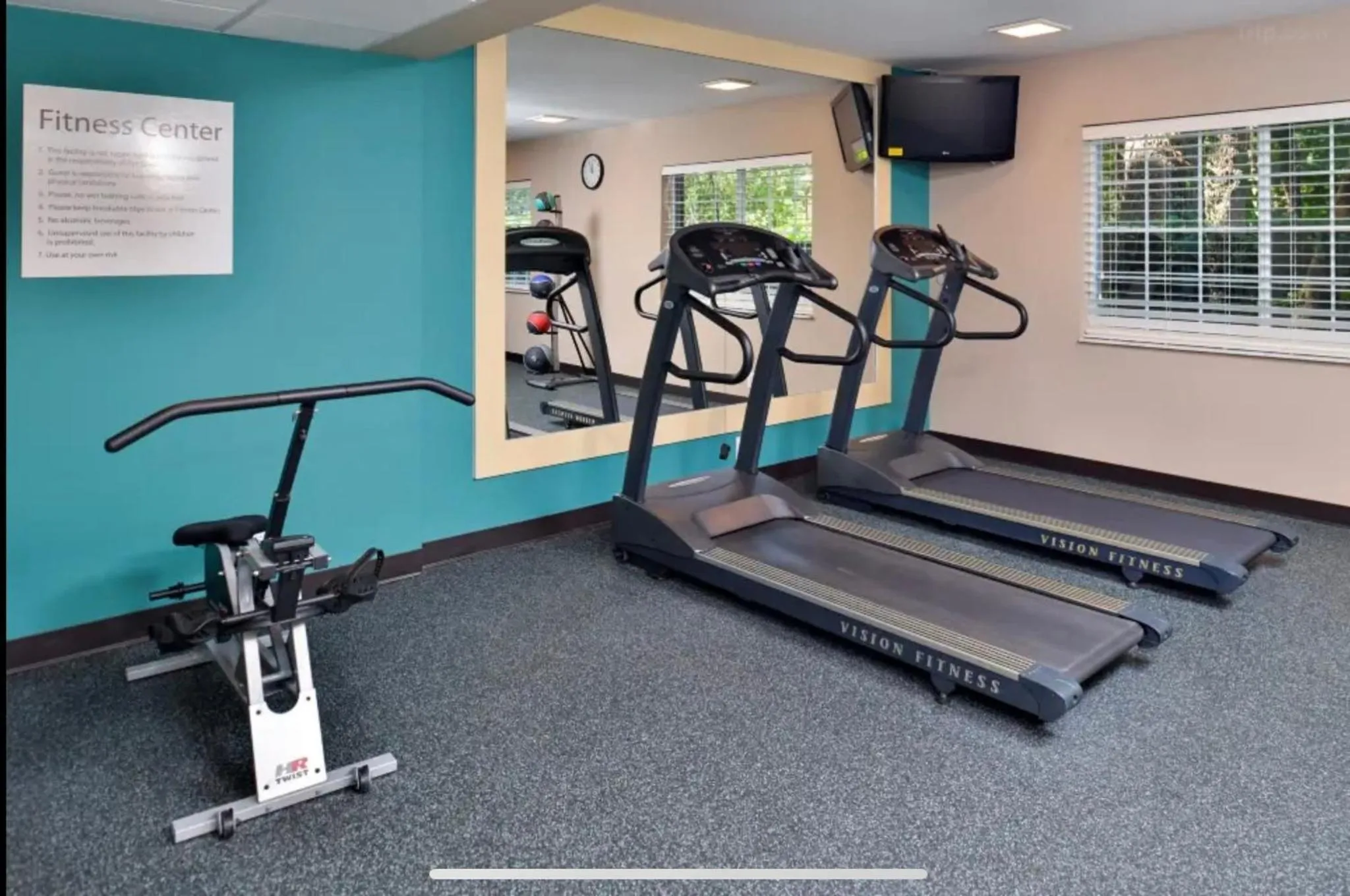 Fitness centre/facilities in Red Roof Inn PLUS & Suites Tampa
