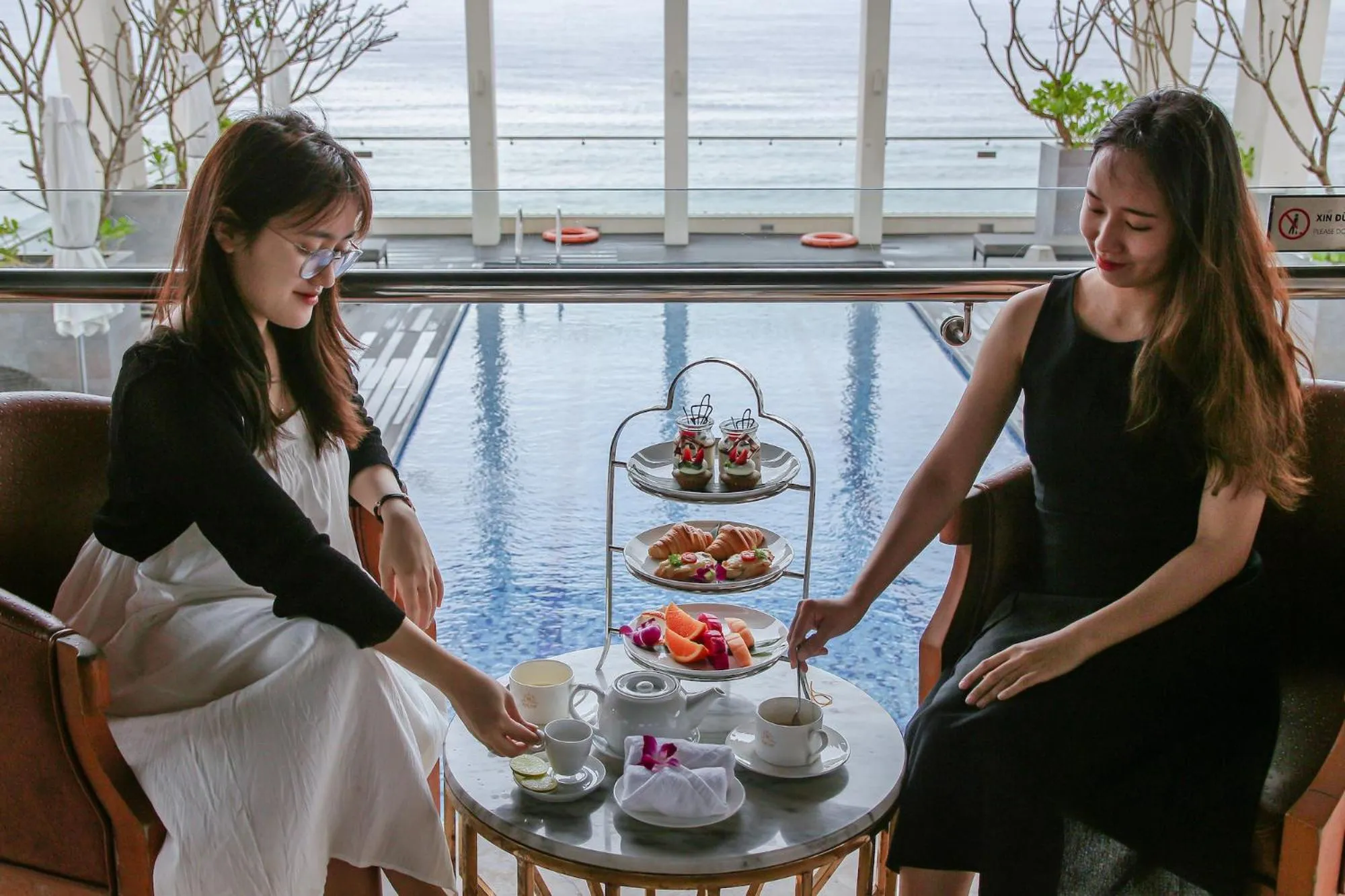 Restaurant/places to eat in Paris Deli Danang Beach Hotel