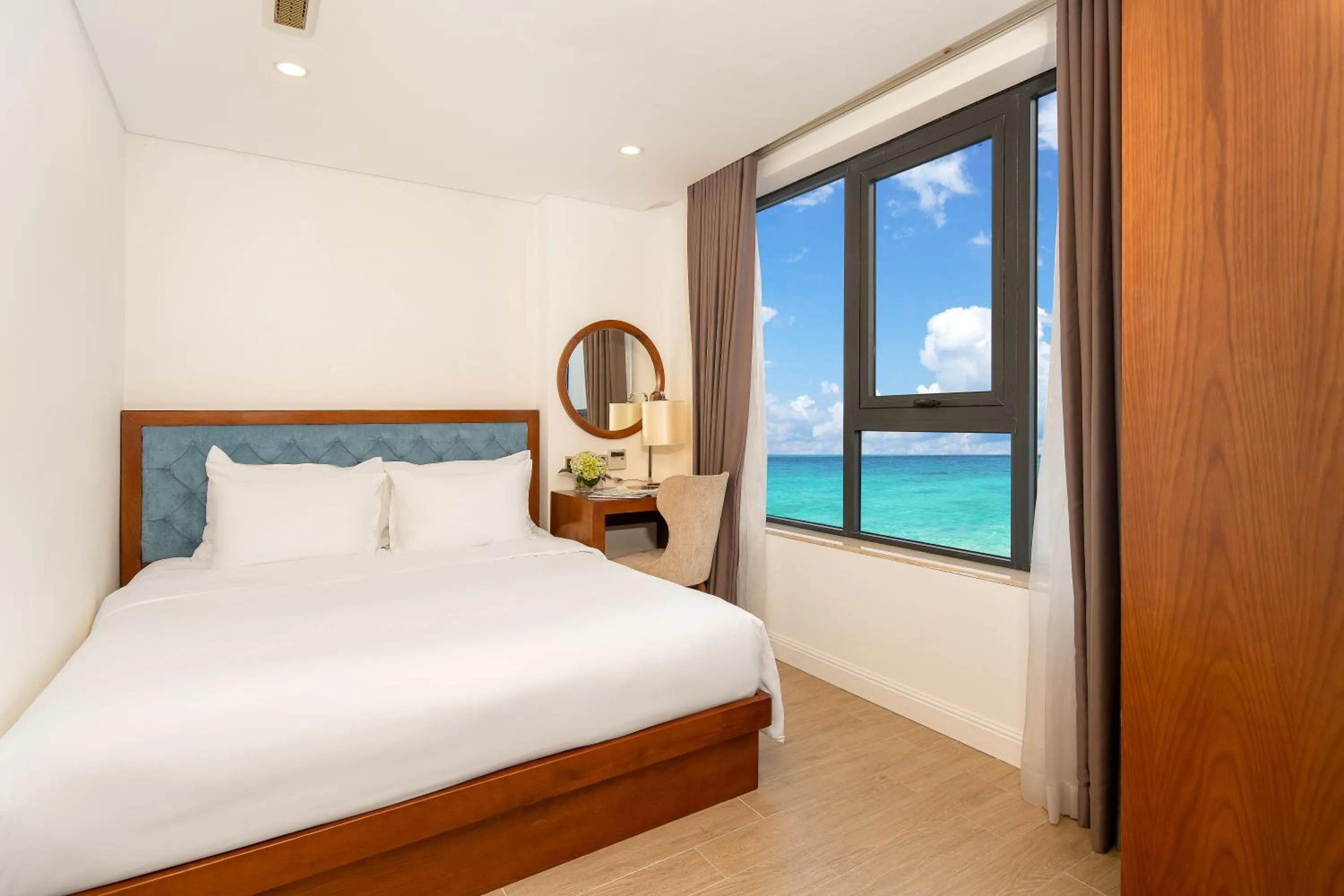 Bedroom, Bed in Paris Deli Danang Beach Hotel