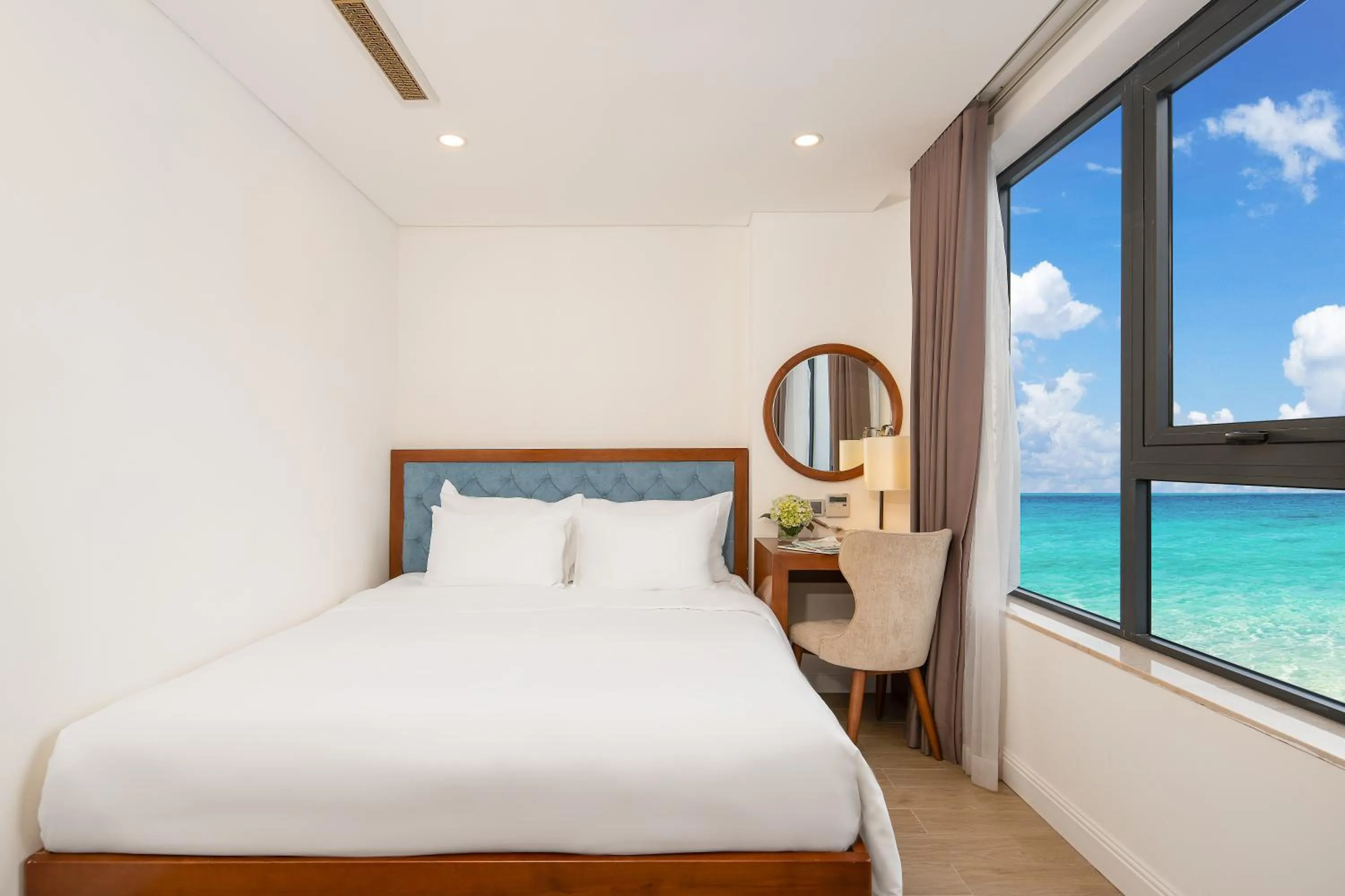 Bedroom, Bed in Paris Deli Danang Beach Hotel