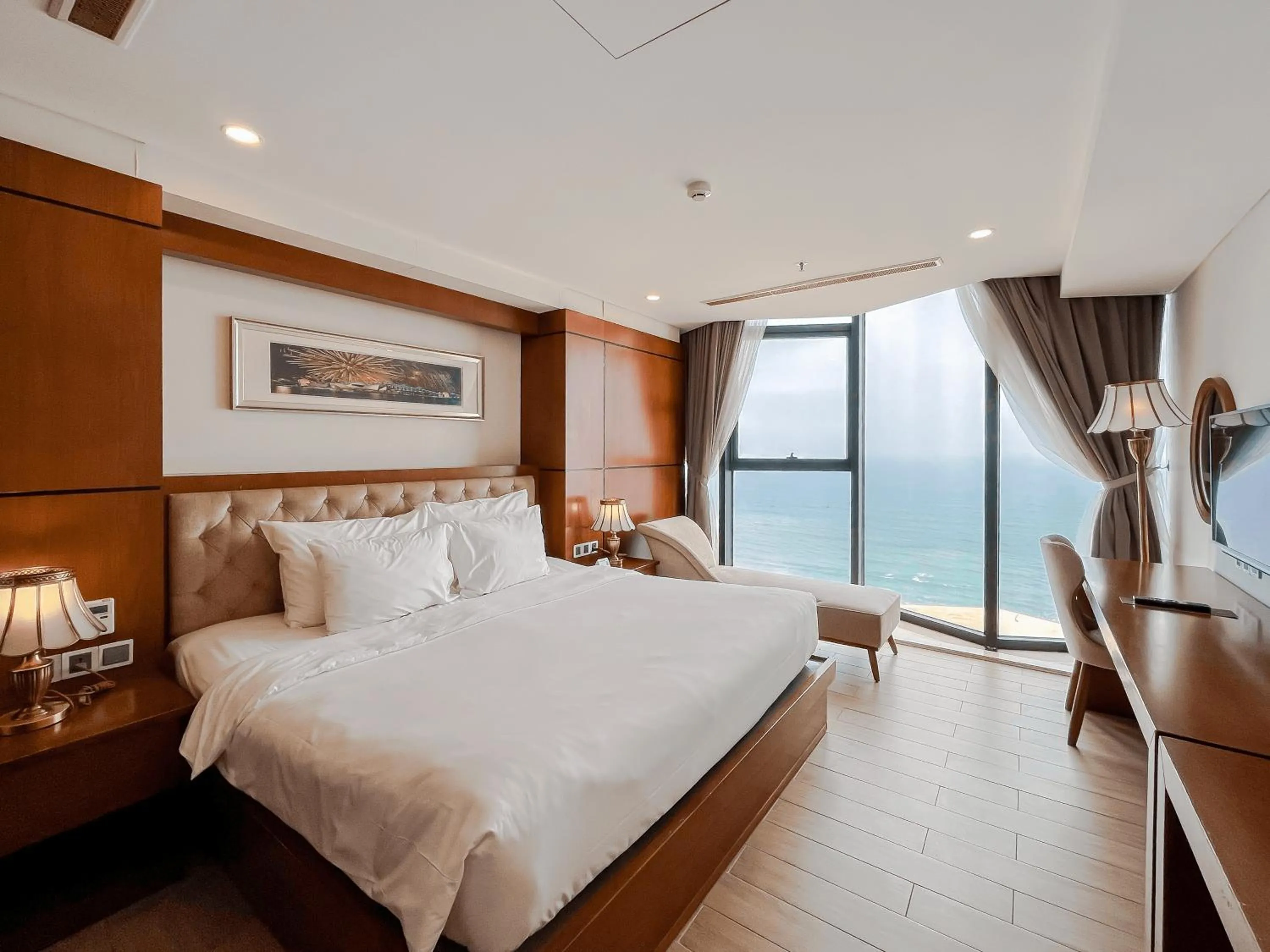 Bed in Paris Deli Danang Beach Hotel