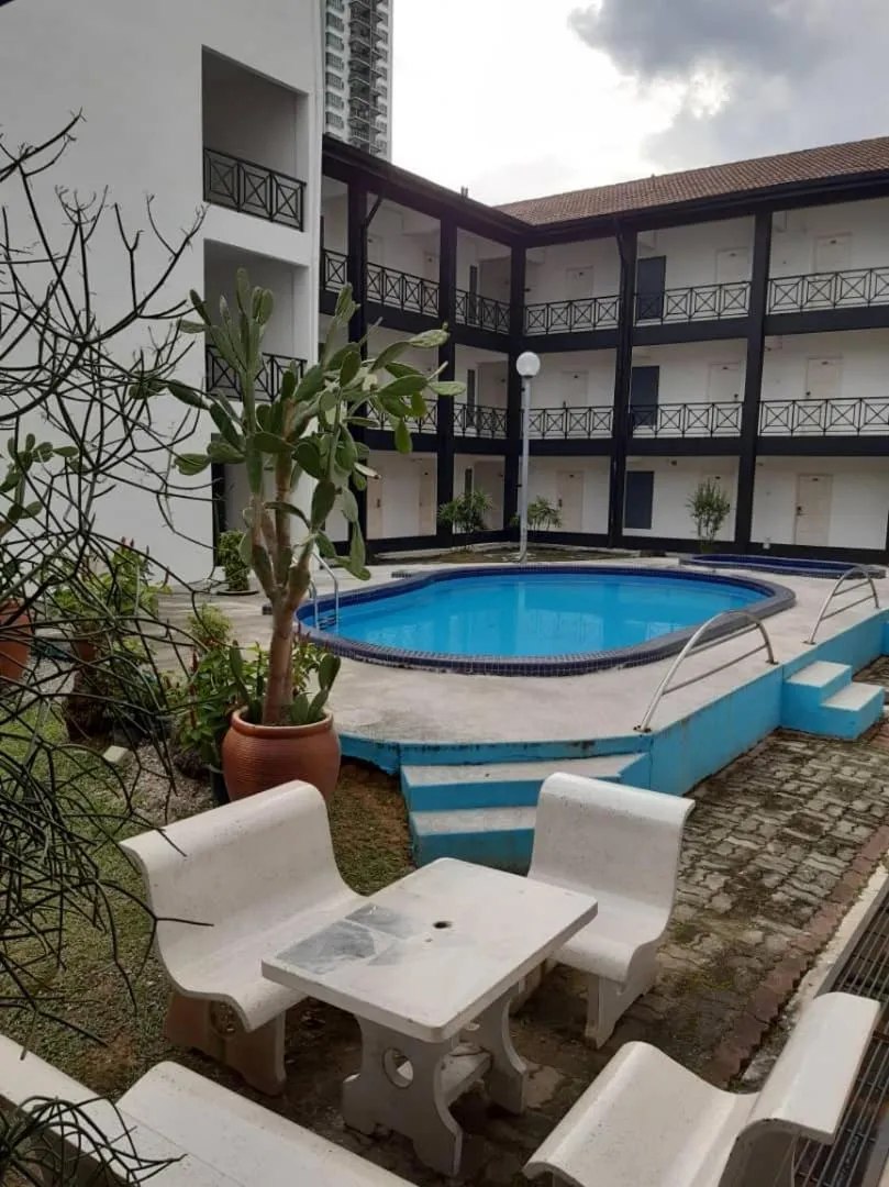 Swimming pool in Hotel Seri Malaysia Pulau Pinang