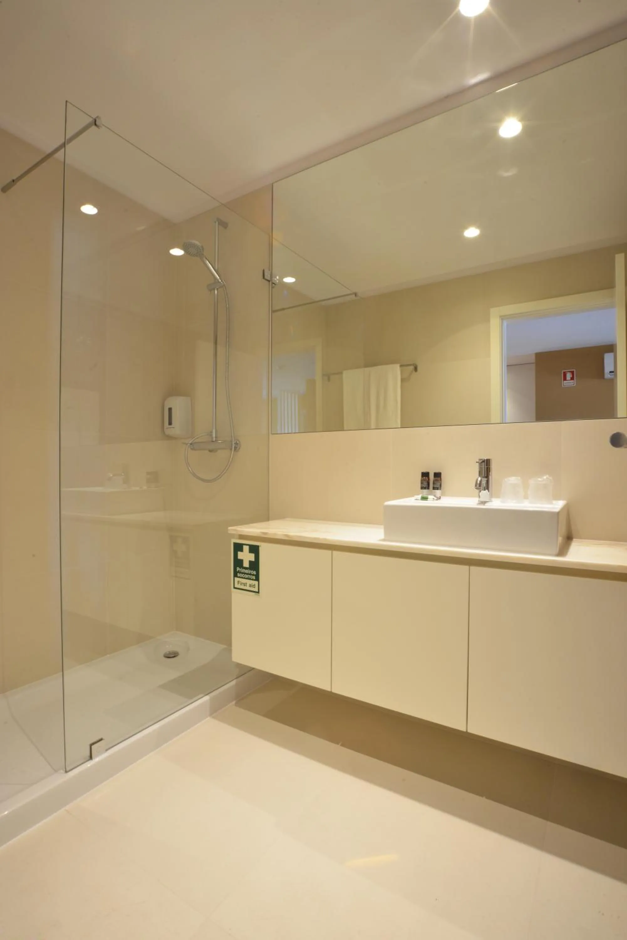 Shower in Spot Family Apartments