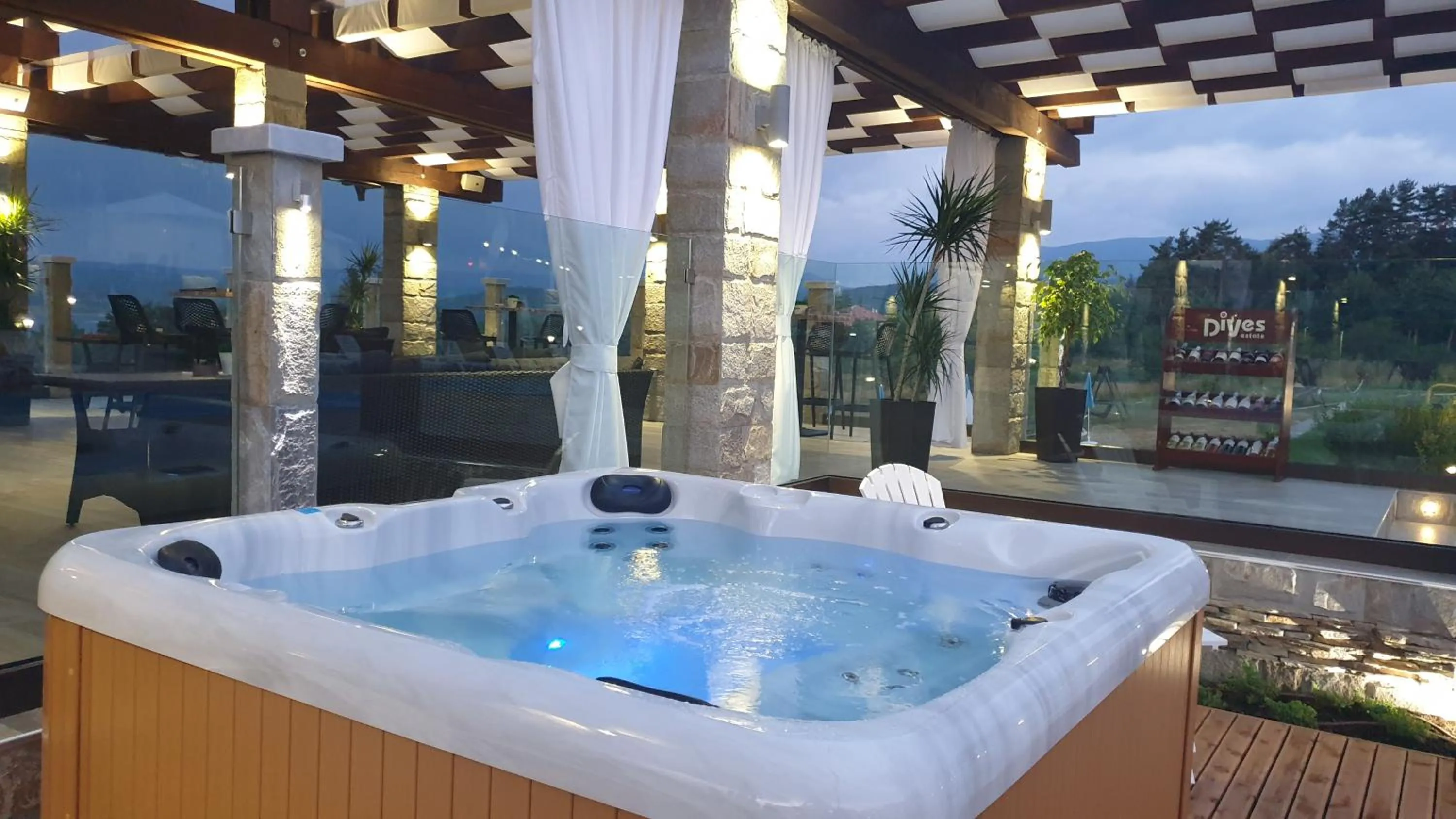 Hot Tub in Family Hotel Eterno
