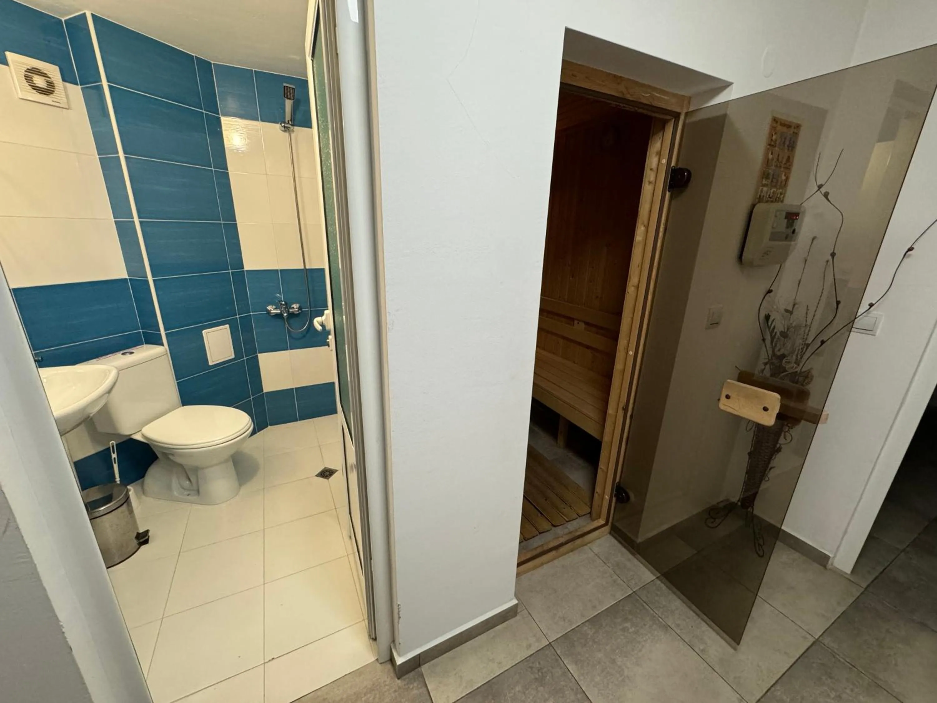 Shower in Family Hotel Eterno