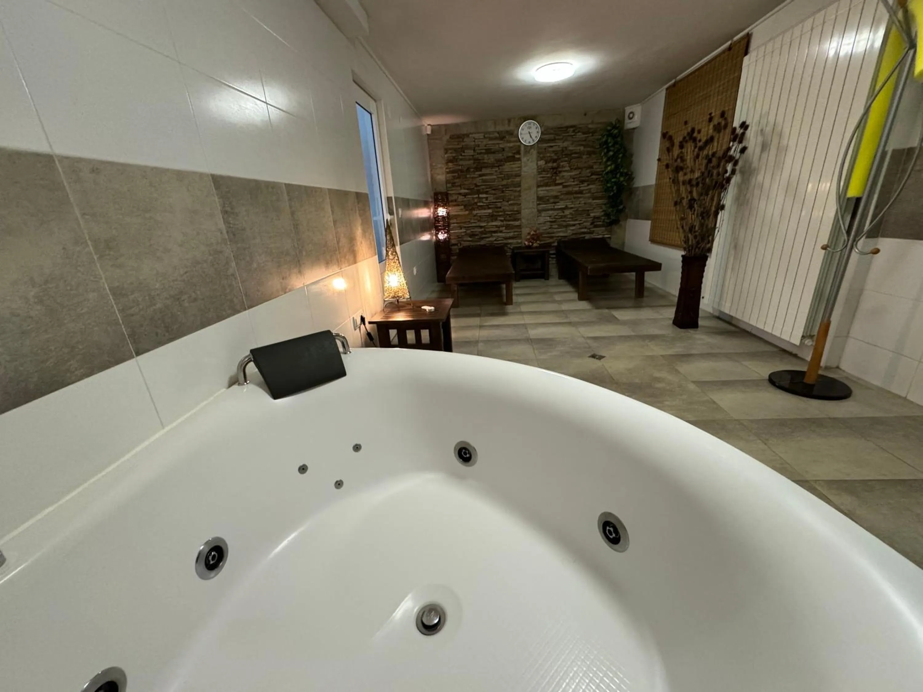 Hot Tub in Family Hotel Eterno