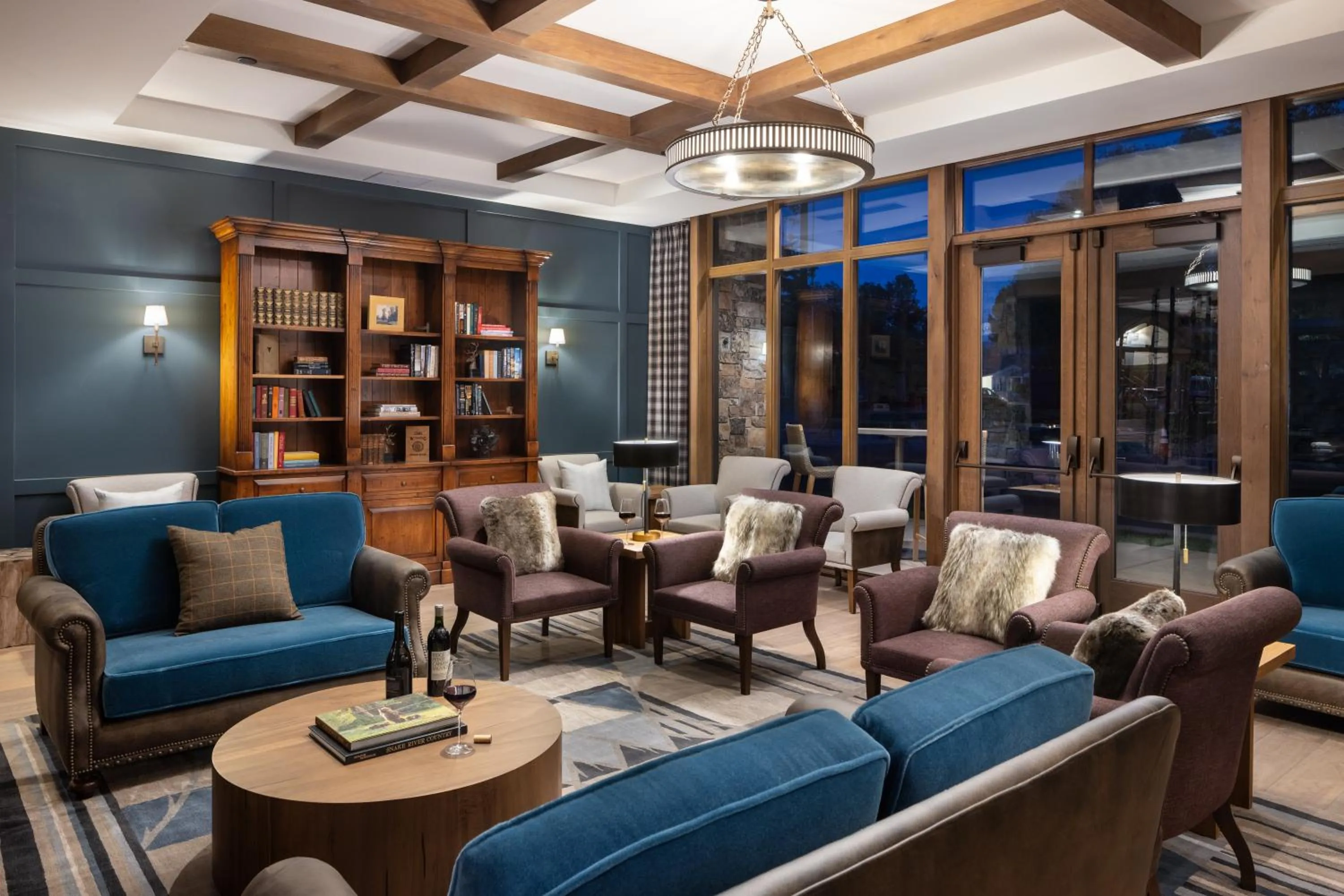 Lounge or bar in The Rusty Parrot Lodge and Spa