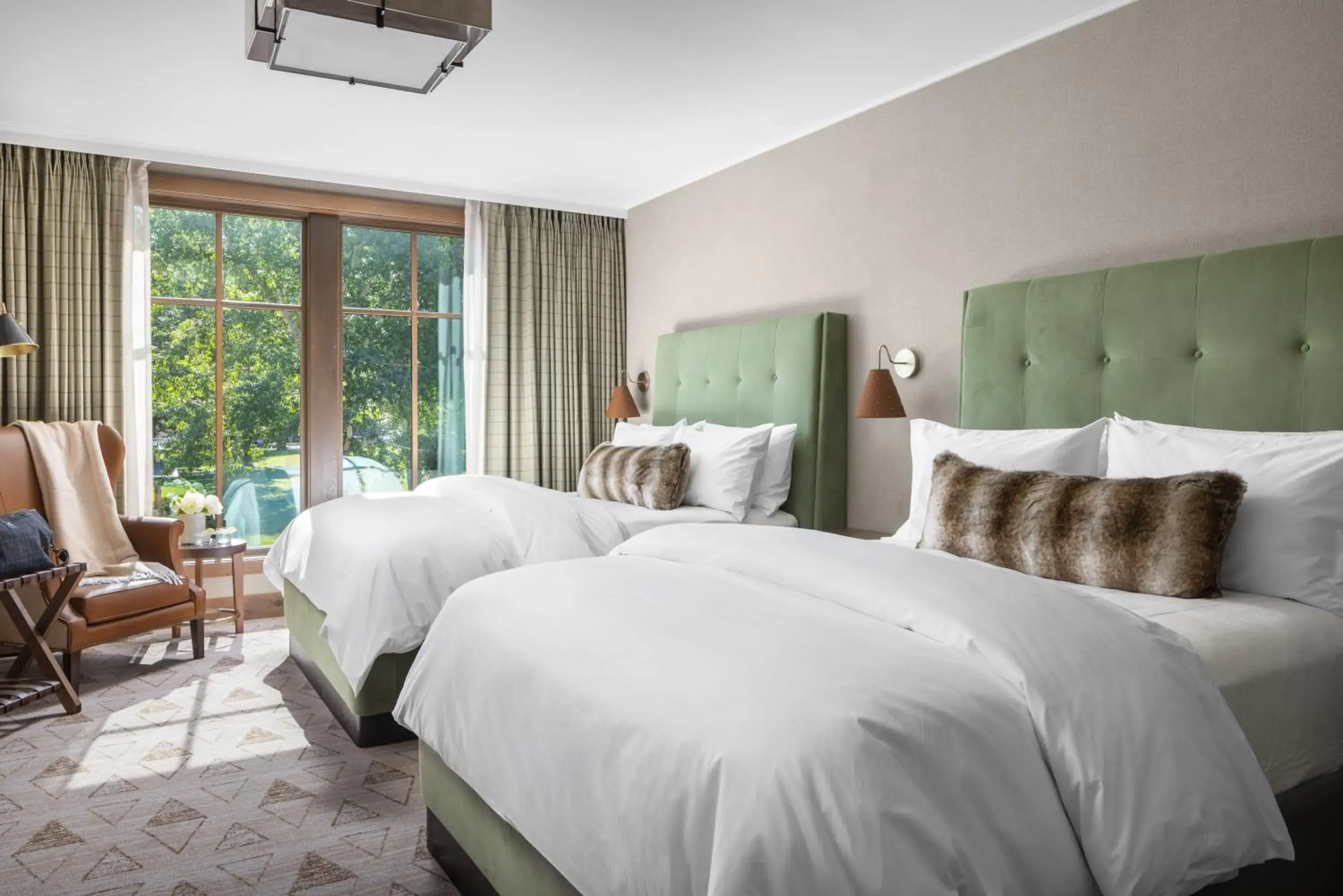 Queen Room - Disability Access in The Rusty Parrot Lodge and Spa Queen Room - Disability Access in The Rusty Parrot Lodge and Spa