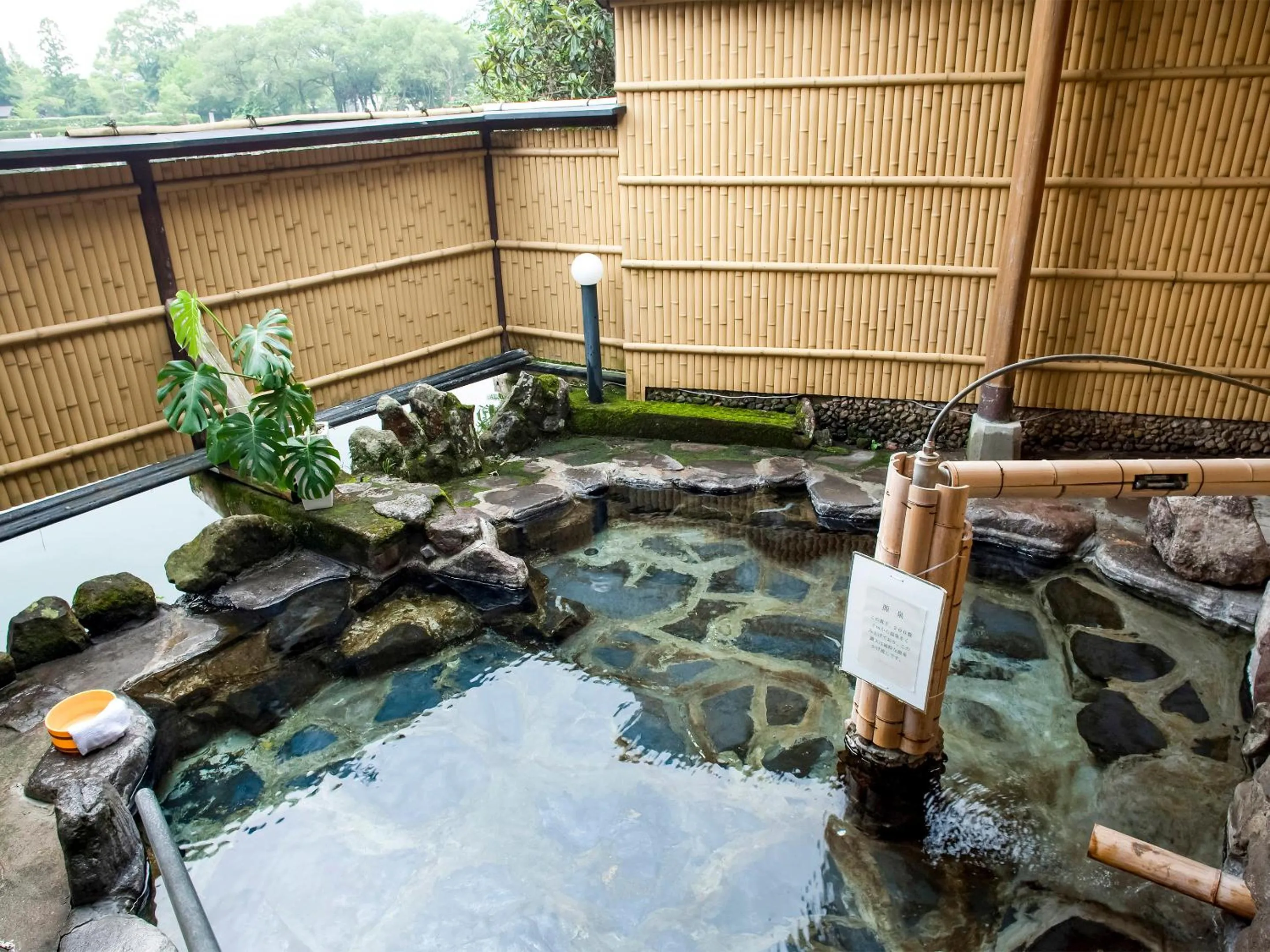 Hot Spring Bath in Pension Kinrinko Toyonokuni