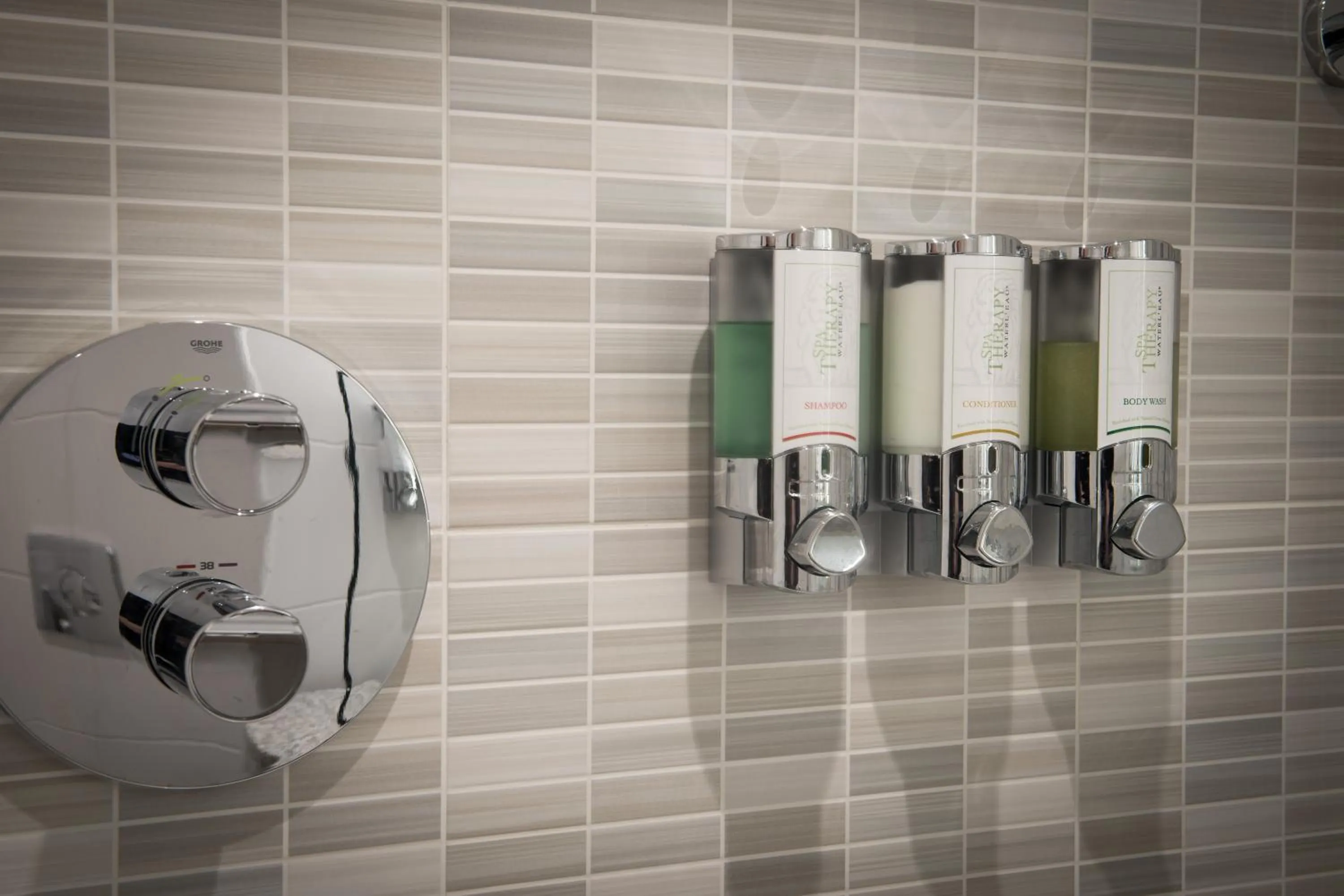 Queen Room with Sofa Bed in Hampton By Hilton Edinburgh West End