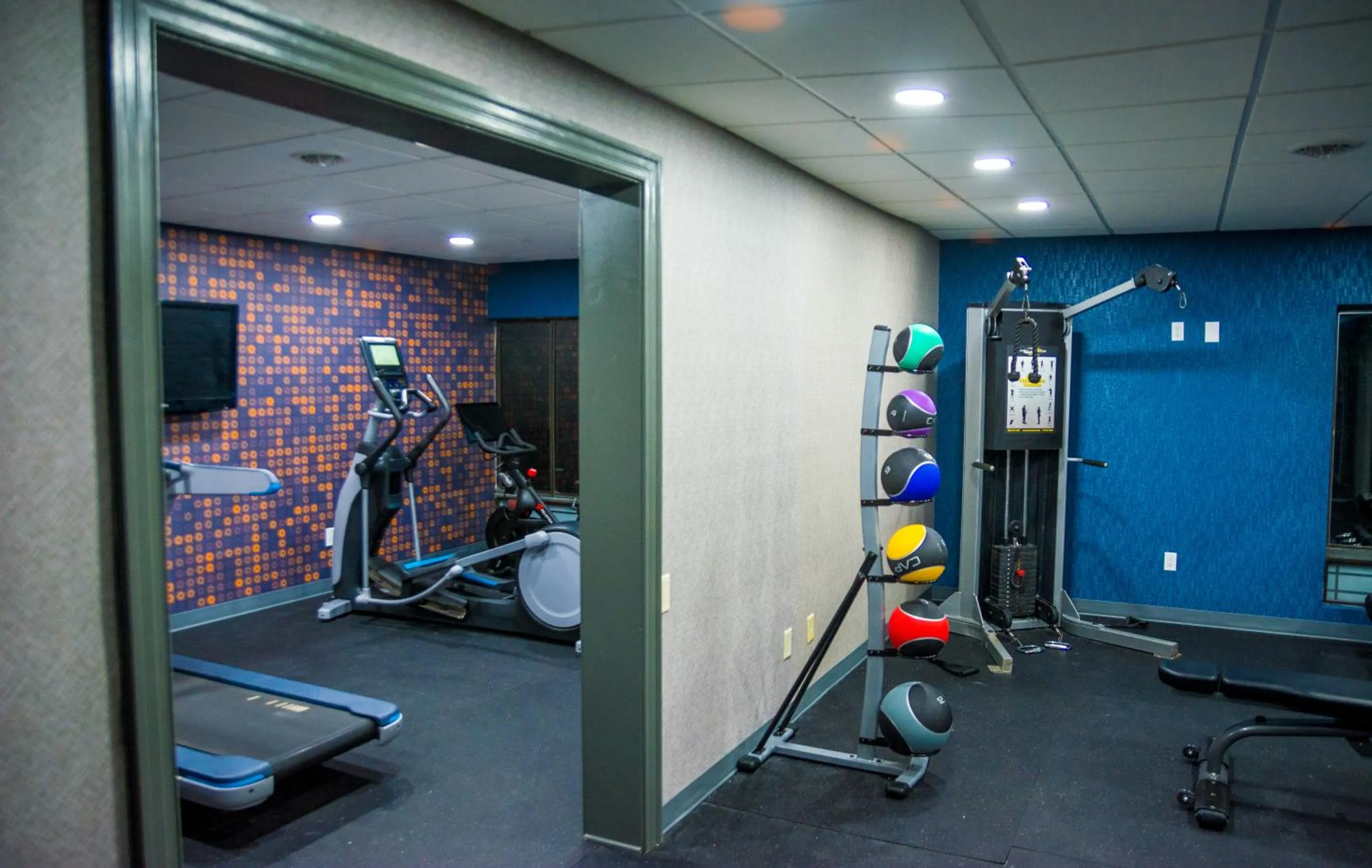 Fitness centre/facilities in La Quinta Inn & Suites by Wyndham Fayetteville I-95