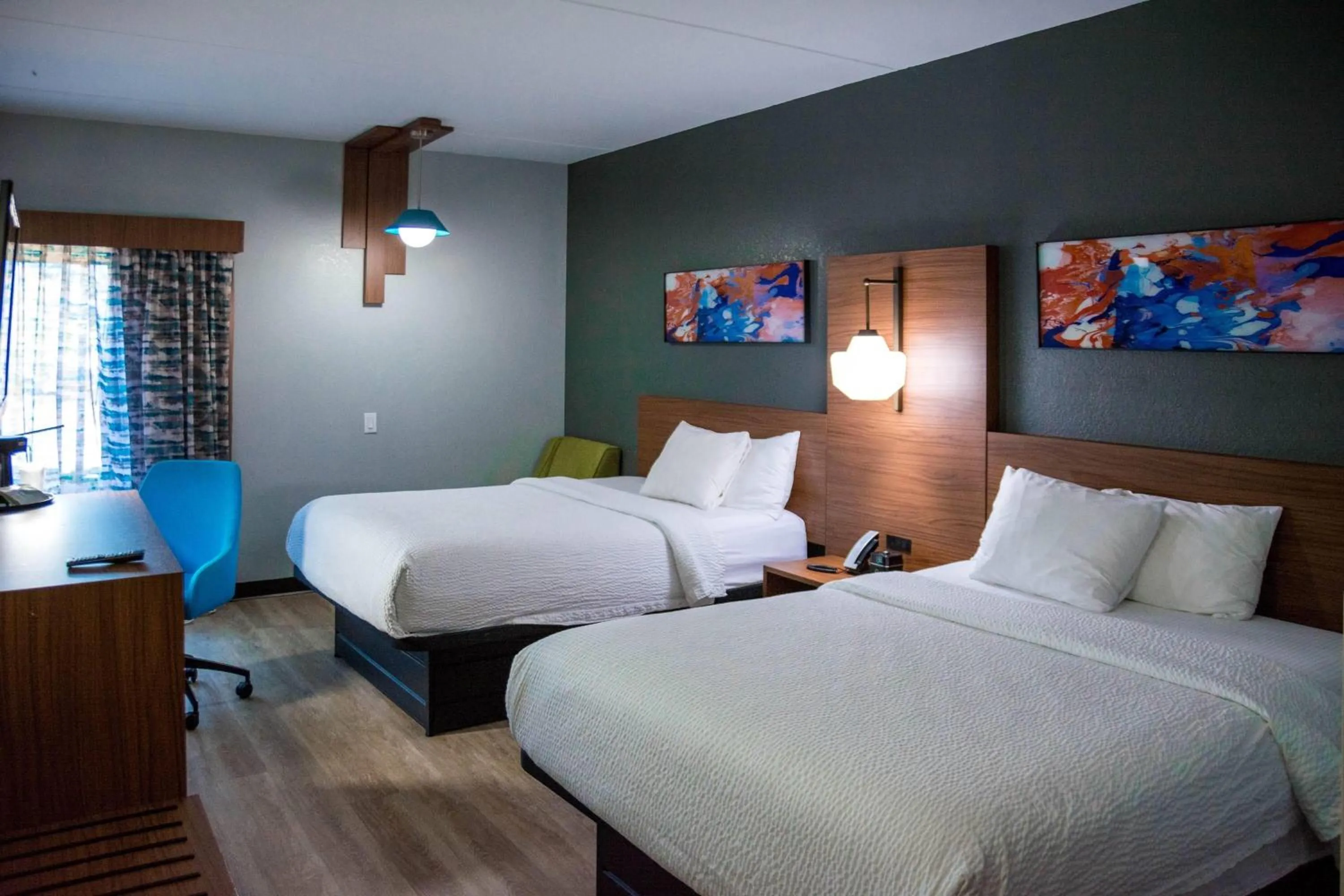 Photo of the whole room, Bed in La Quinta Inn & Suites by Wyndham Fayetteville I-95